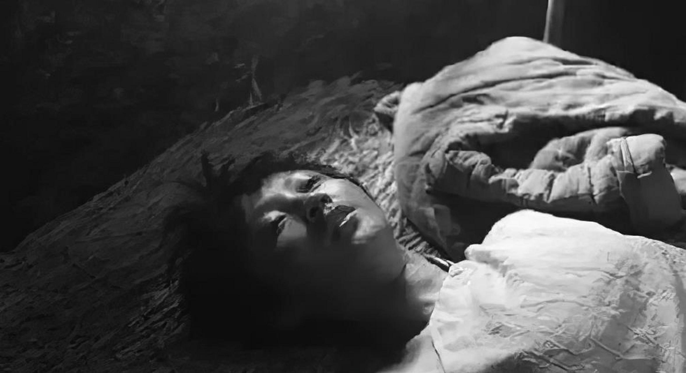 往往是强奸完后刚一撒手,女人就逃跑,士兵们便从后