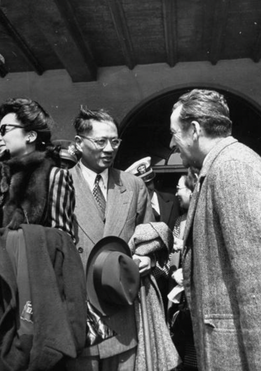 1971年4月25日,宋子文因打嗝导致食物意外呛进气管而抢救无效死亡.
