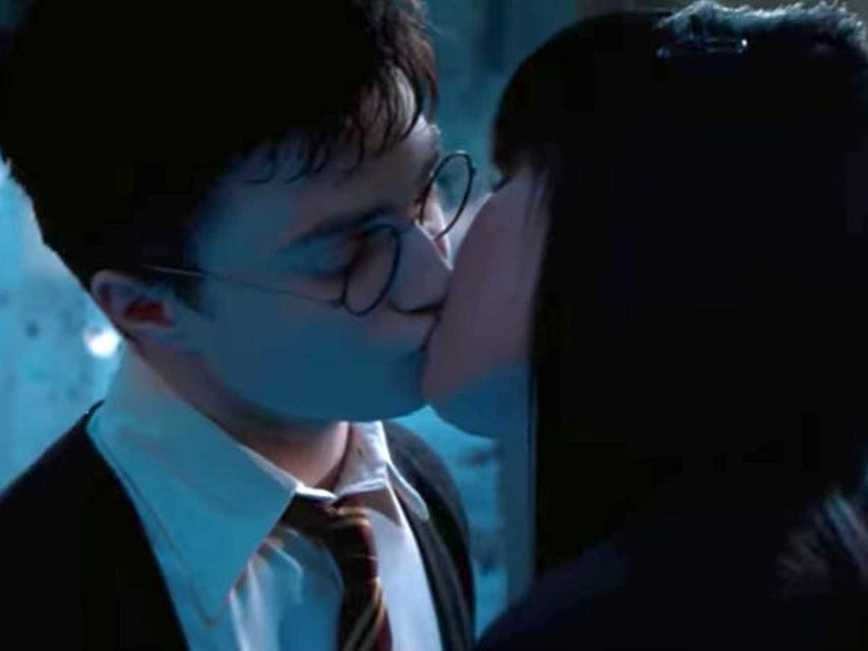 哈利波特华裔演员梁佩诗遭种族歧视# 梁佩诗在一档播客节目中透露她 