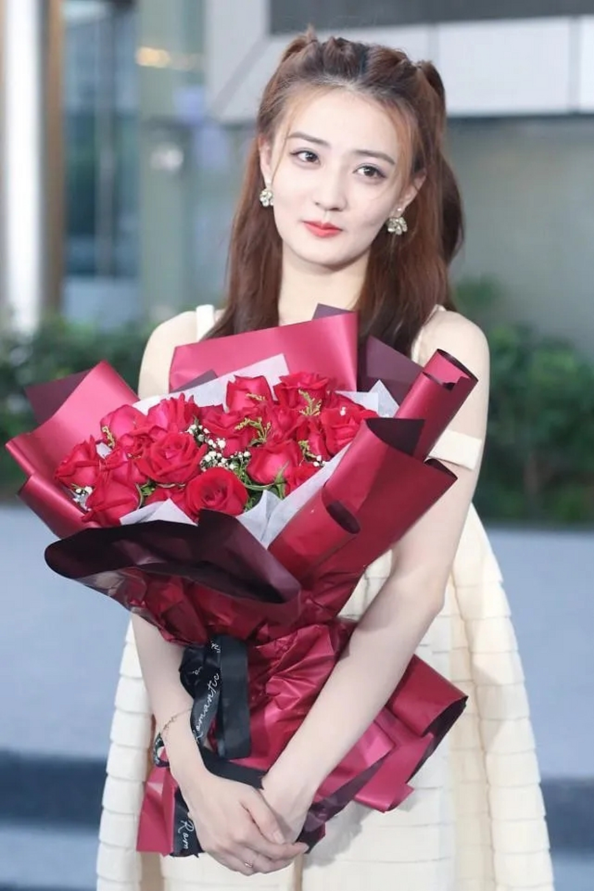 徐璐真适合双马尾 也太可爱了吧 看不出已经奔三了 如果那个人还在 她