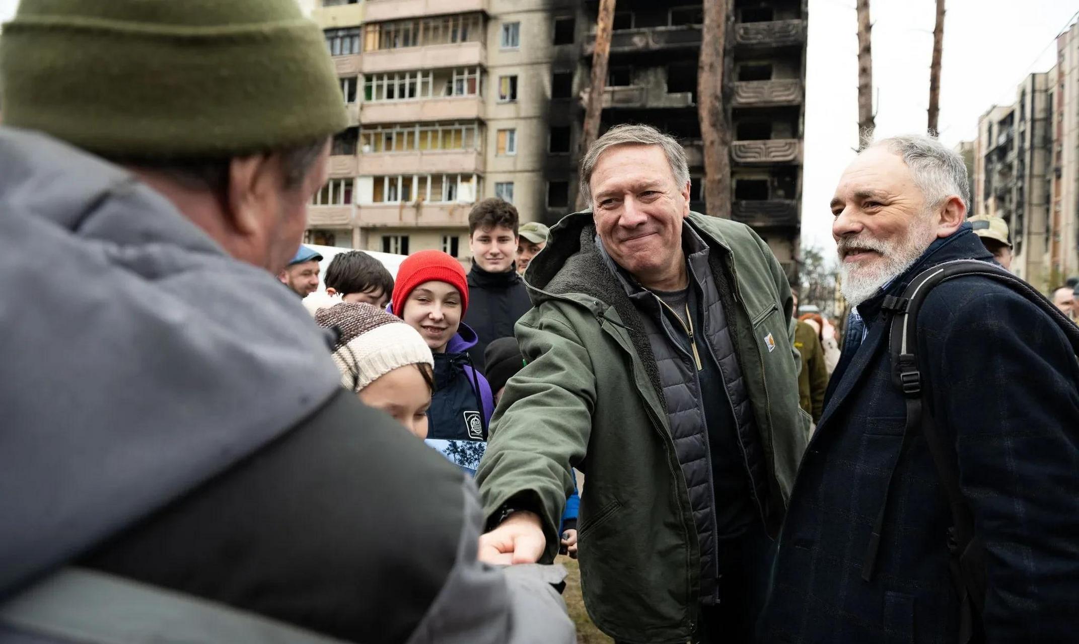 "人类公敌"蓬佩奥昨天闪电造访乌克兰,他随后在自己的社交媒体主页上