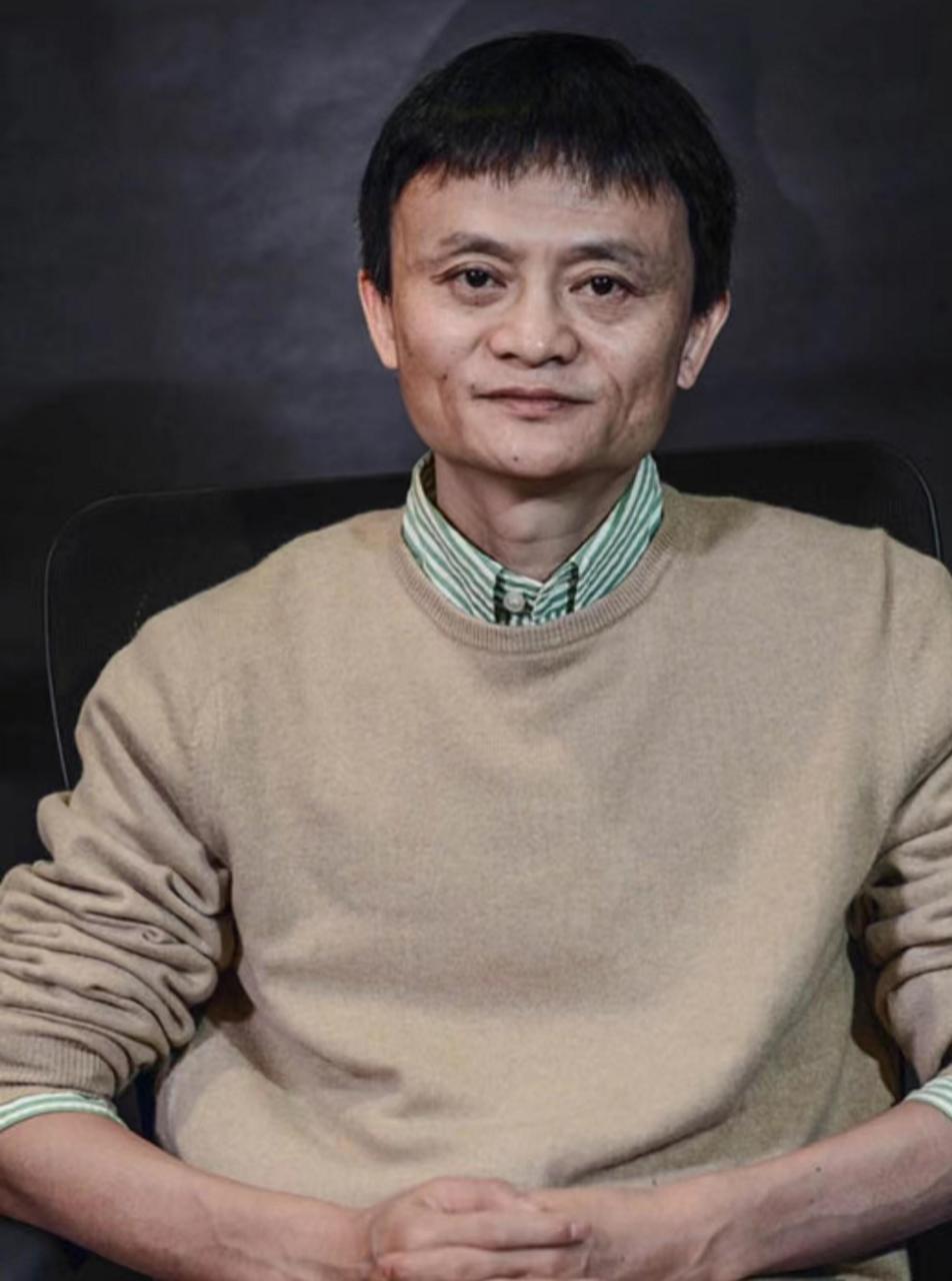 马云在国外的照片流出,整个人胖了一圈,看上去比以前长得帅了!
