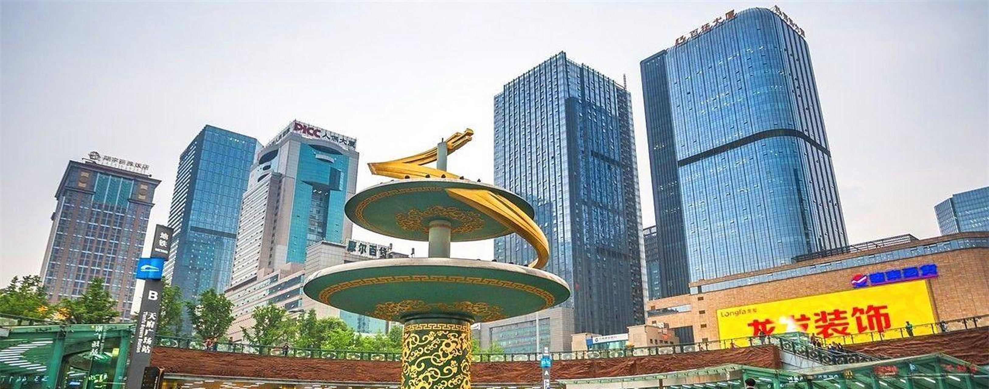 锦绣天府塔,位于成都成华区,塔的总高度达到了339米,是整个西部地区第