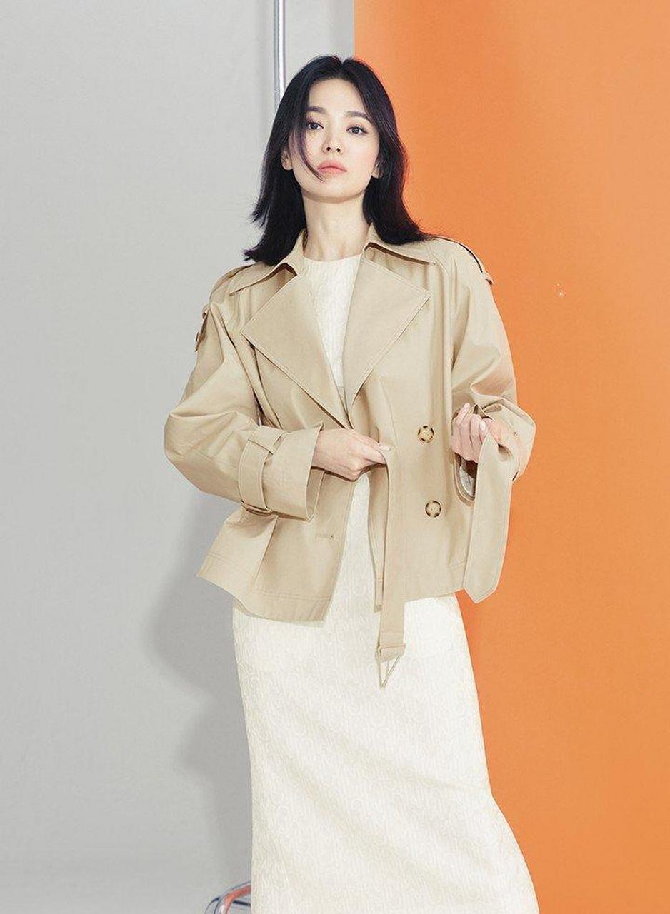 宋慧乔最新美照出炉,上班族的穿搭灵感 作为韩国女装品牌michaa代言人