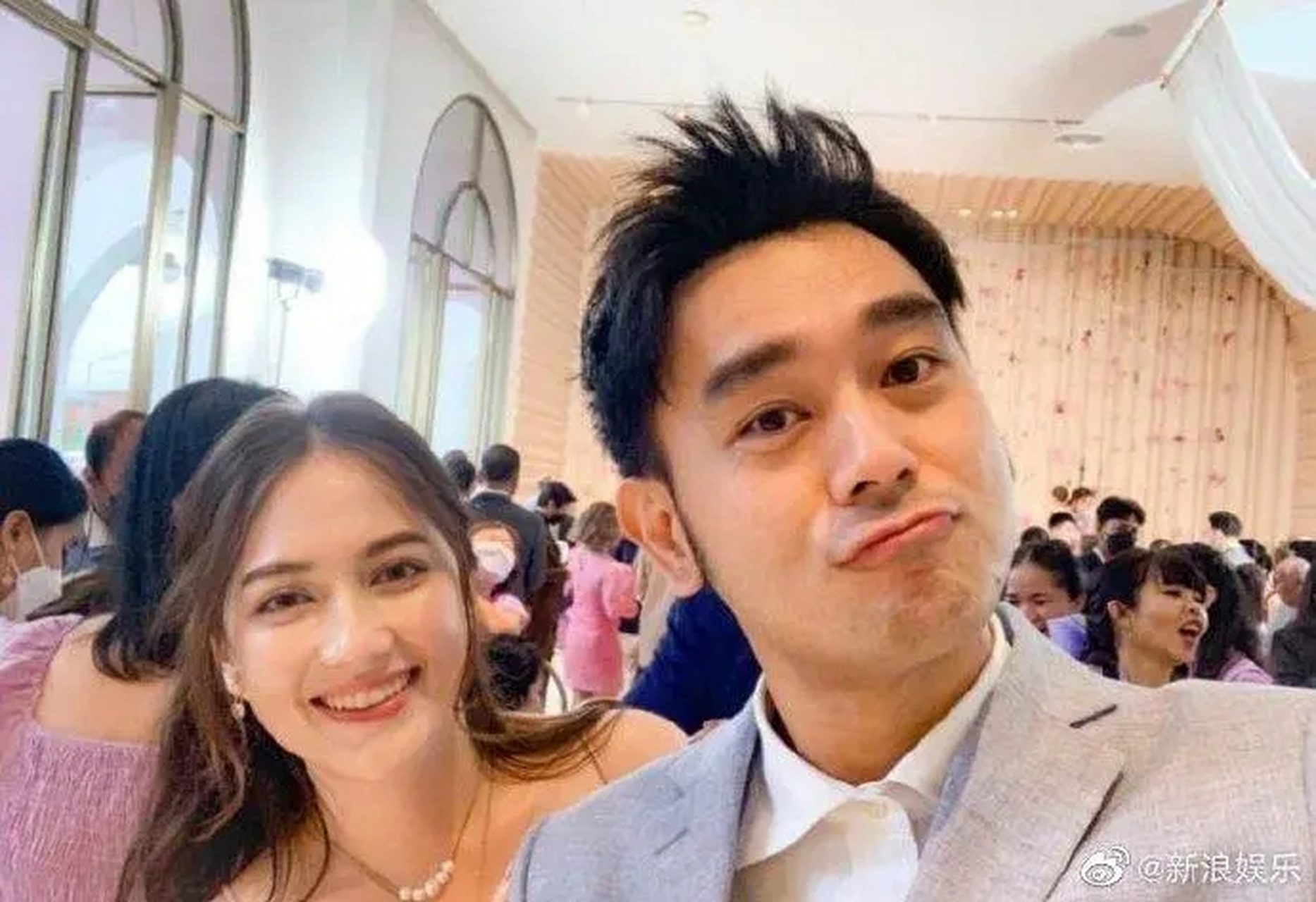 7月7日,有媒体称泰国演员tae将于10月22日与交往半年的女友完婚,两个