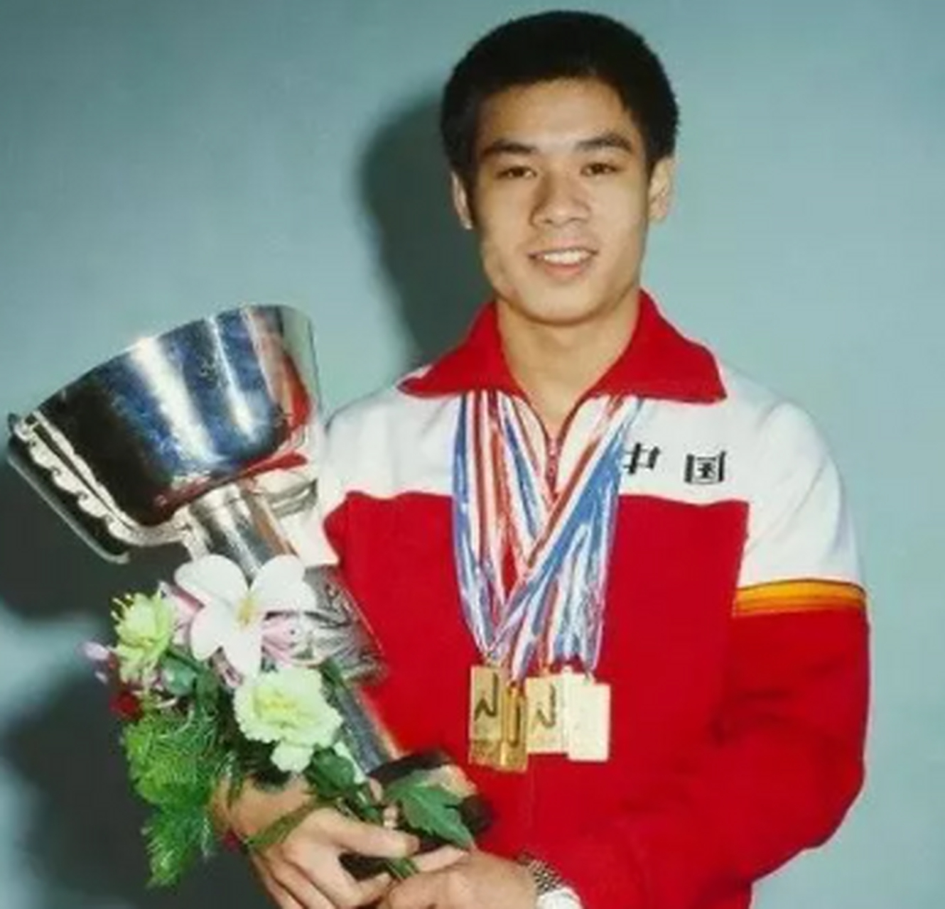 90年代,李宁与体操皇后陈永妍结婚,婚后6年,老婆肚子一直没动静,陈永