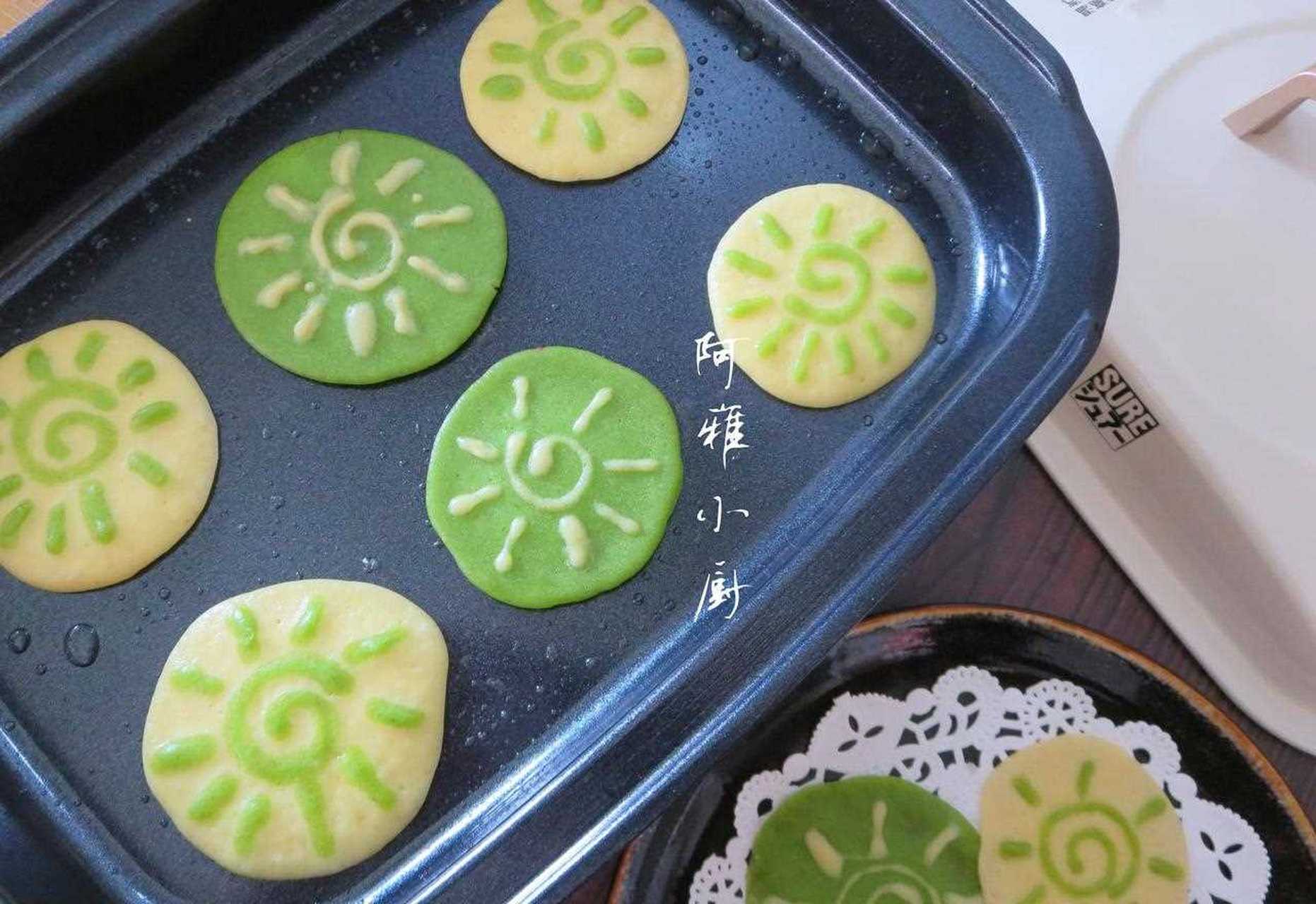 大家好,我是阿雅小厨,今天做了好吃的鸡蛋饼,专门应对孩子挑食,视频