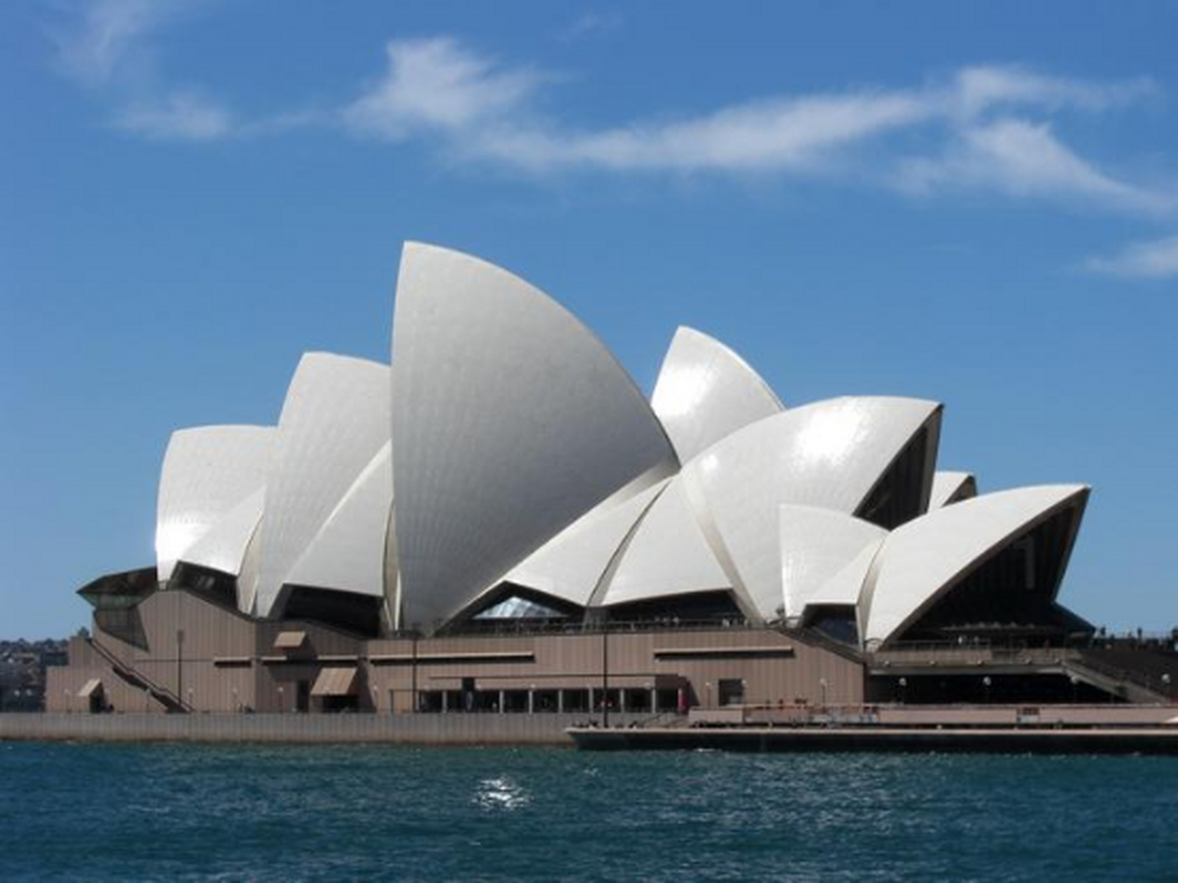 悉尼歌剧院,这座犹如一艘乘风破浪的大帆船般的标志性建筑,是如何在