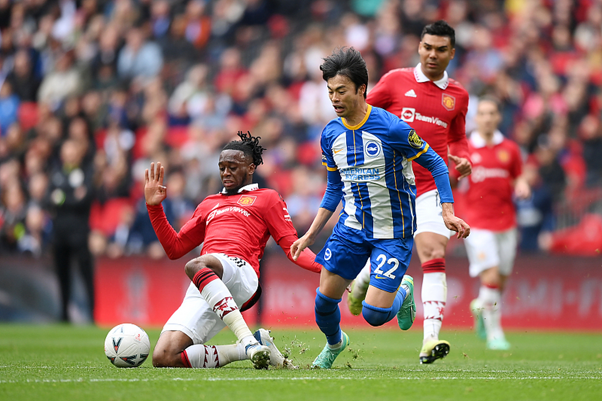 万-比萨卡"军训"三笘薫?