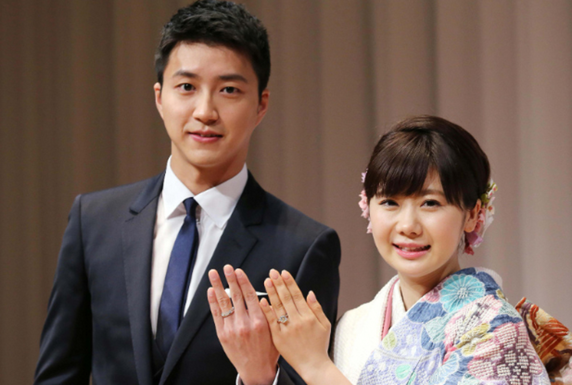 【江宏杰控告福原爱胜诉】 7月27日,江宏杰今一身西装笔挺现身记者会