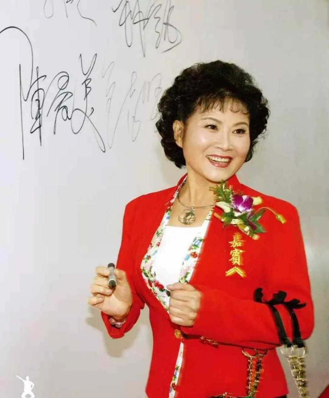 陈爱美老师是陕台《陕西新闻》的第一任主播,戏曲专栏《秦之声》群众