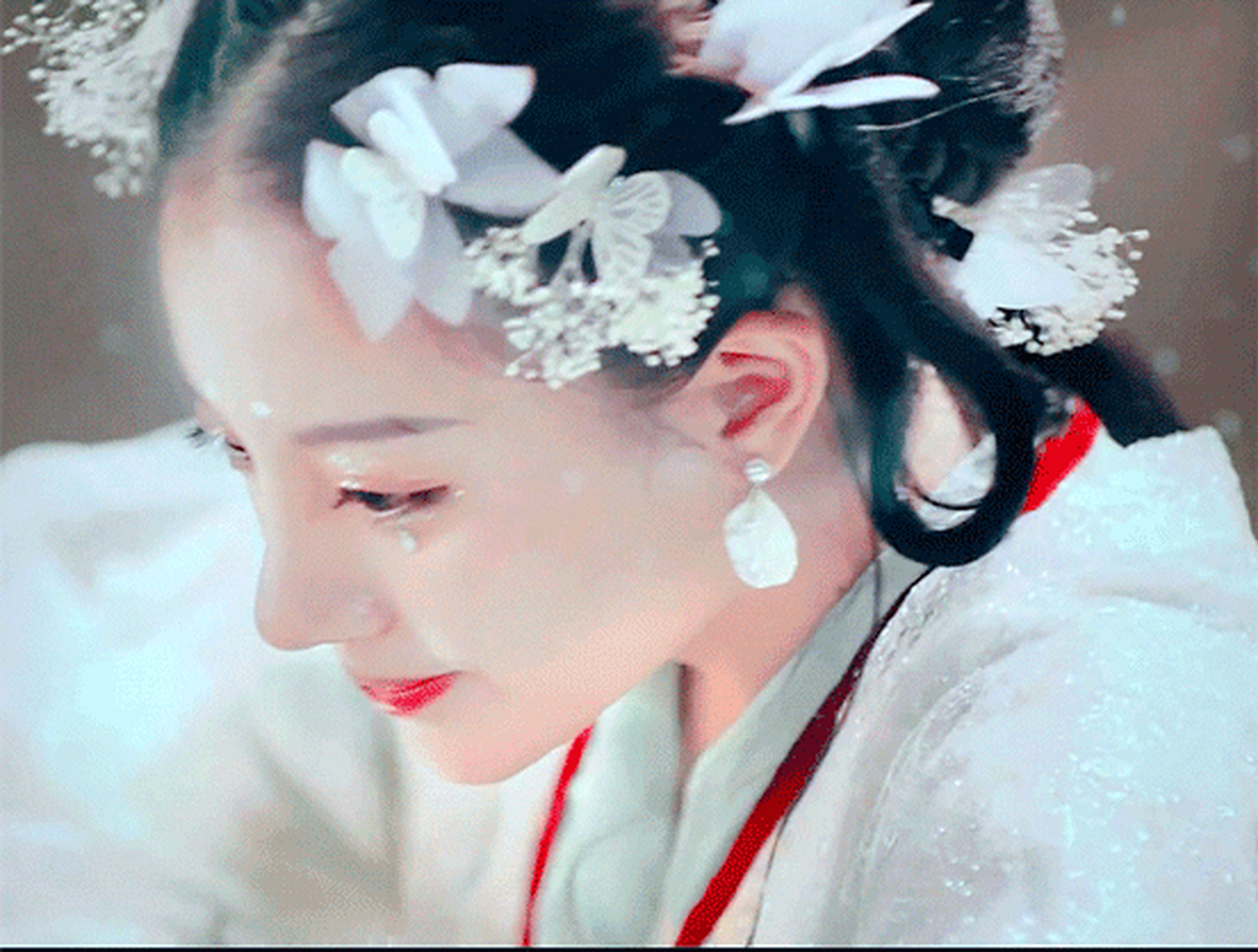 朱丽岚凭借《水怪》中的"香兰"一角获得第28届金鸡百花电影节网络盛典