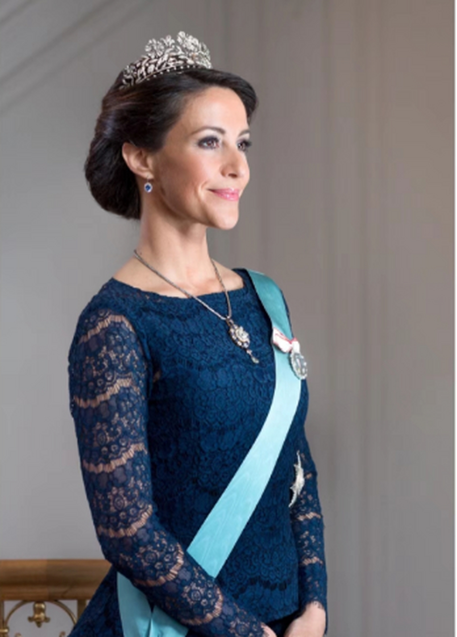 玛丽王妃佩戴的钻石花卉冠冕是腓特烈八世的女儿丹麦达格玛公主的头饰