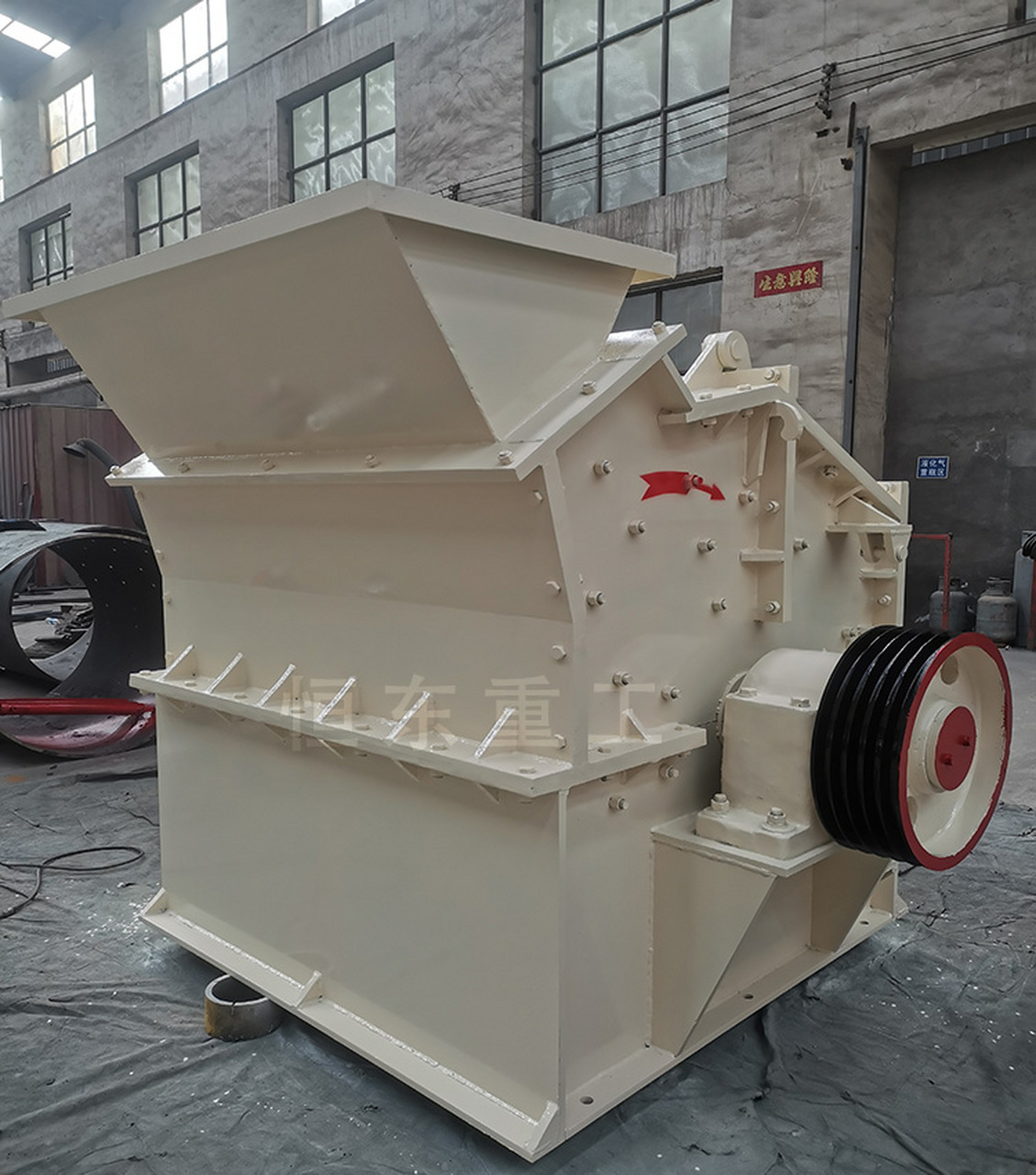 反击式高效细碎机,能处理边长100-500毫米以下物料,具抗压强最高可达