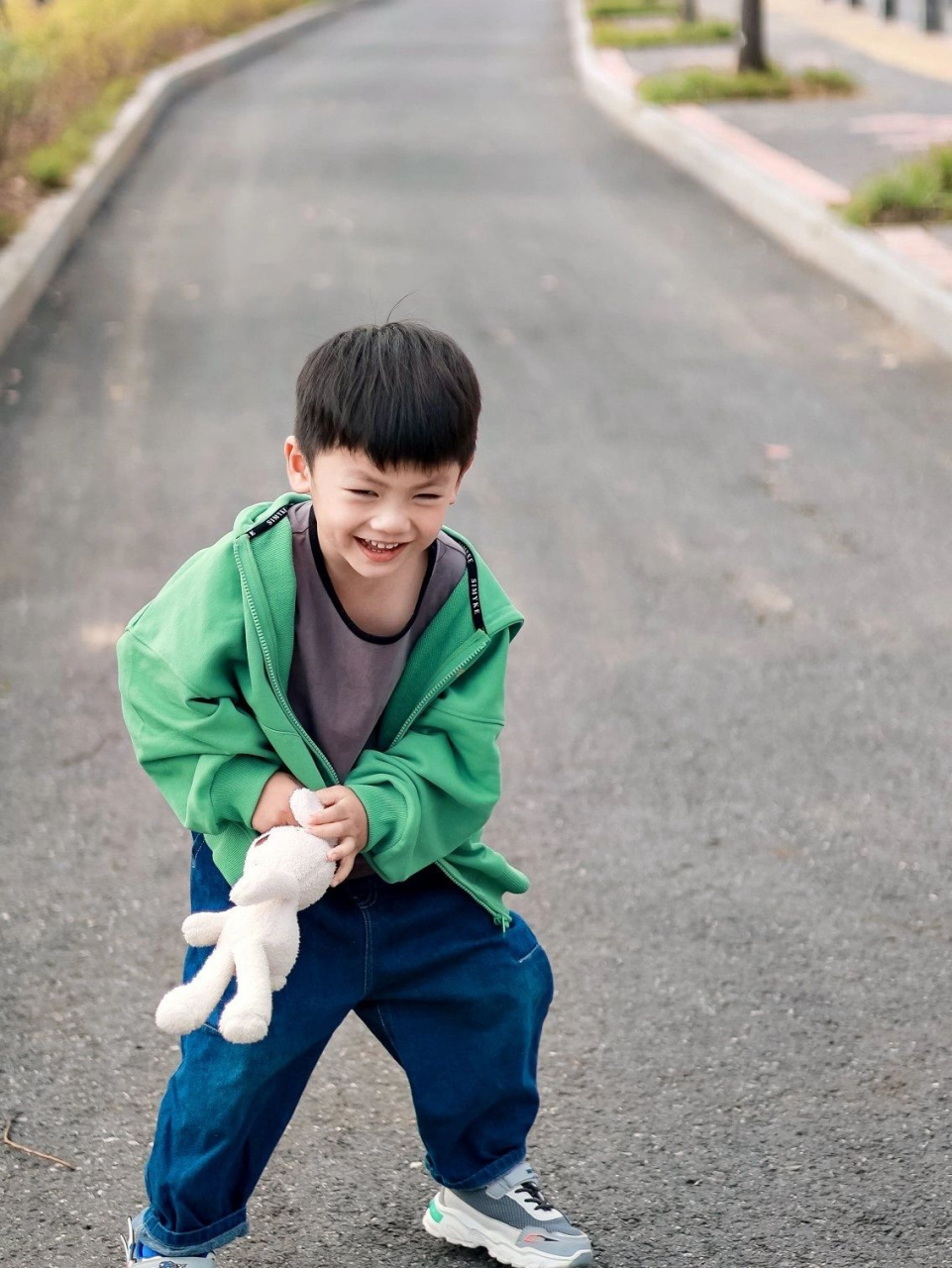 确定了～是个爱笑的男孩子嘛!