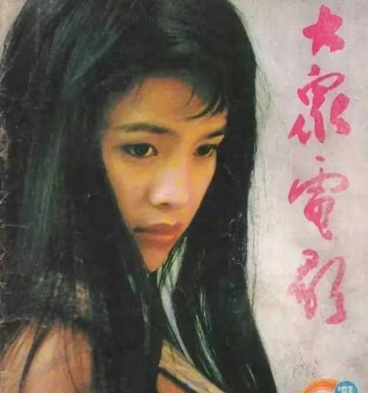 著名演员石兰的儿子黄石长大了,18岁儿子遗传了爸爸的基因,长的面容