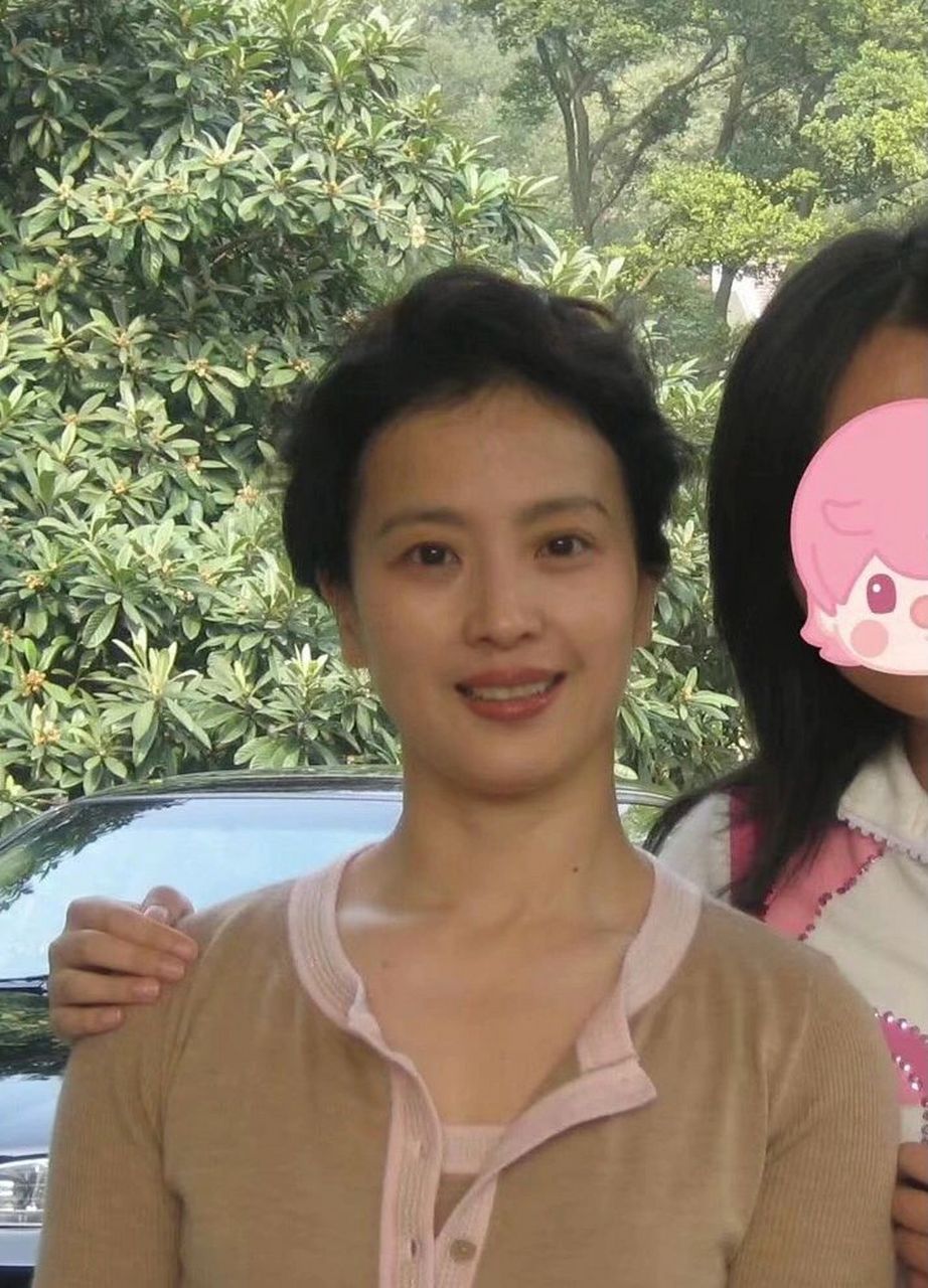 素颜比化妆好看的刘晓莉女士 刘晓莉女士是真真正正的大美女!