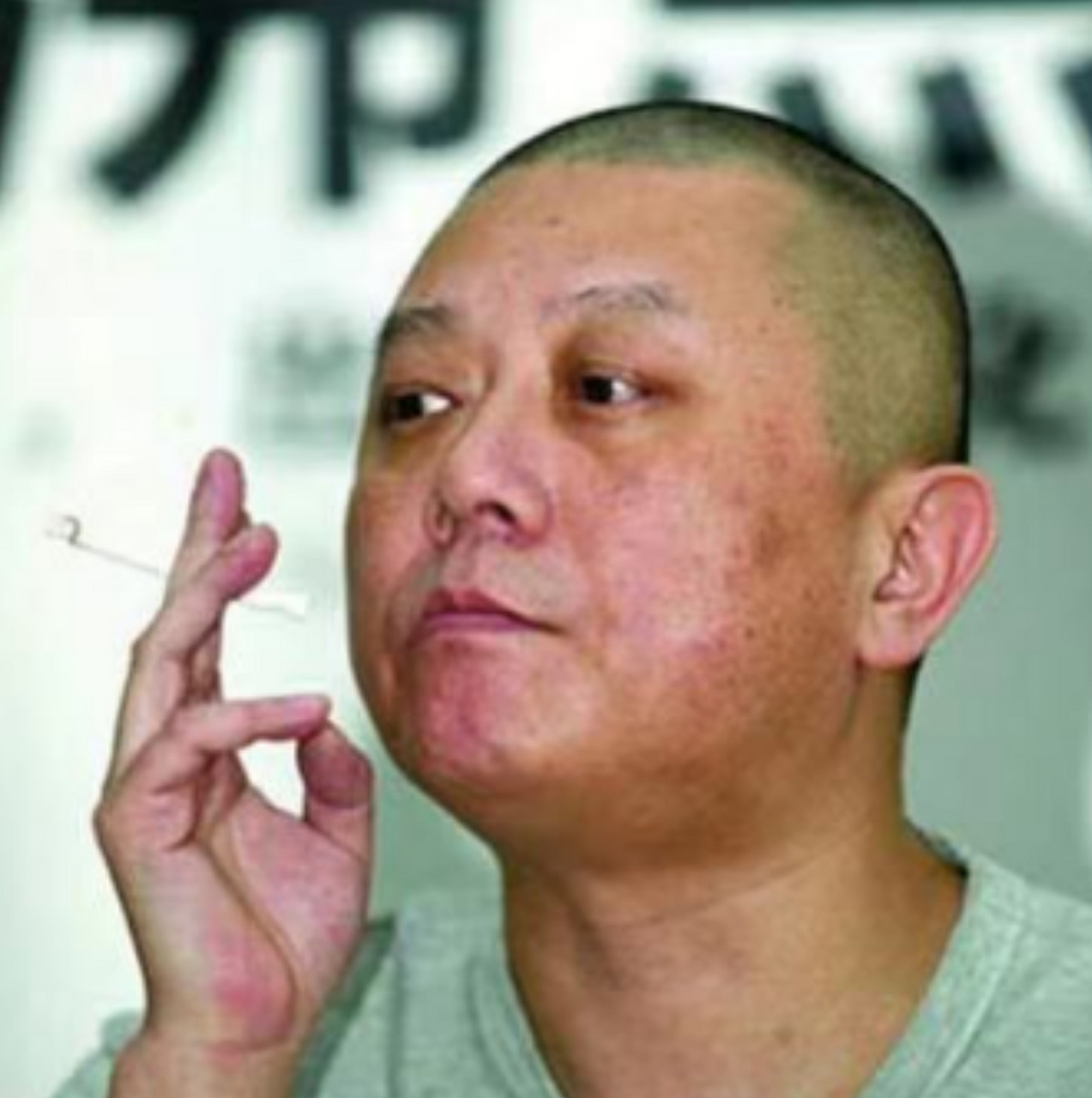 1997年,王朔躲去美国,他说:"美国社会井井有条,我作为一个外国人在