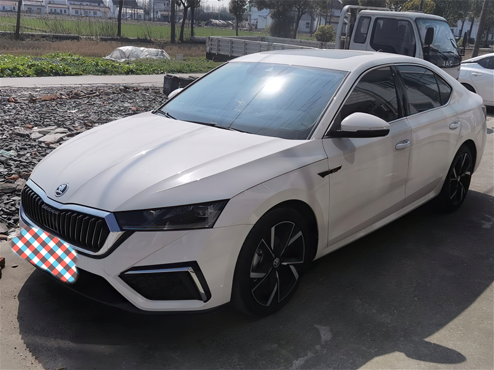 英朗外观平庸马自达3空间小,最后还是选择了集优点于一身的斯柯达明锐