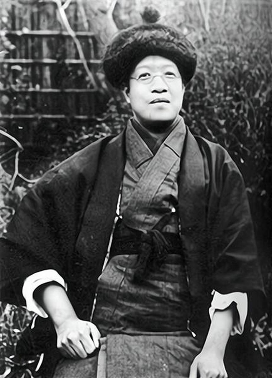 有一次,章太炎在日本留学时,去浴室洗澡,正当他洗澡的时候,一个女人坦