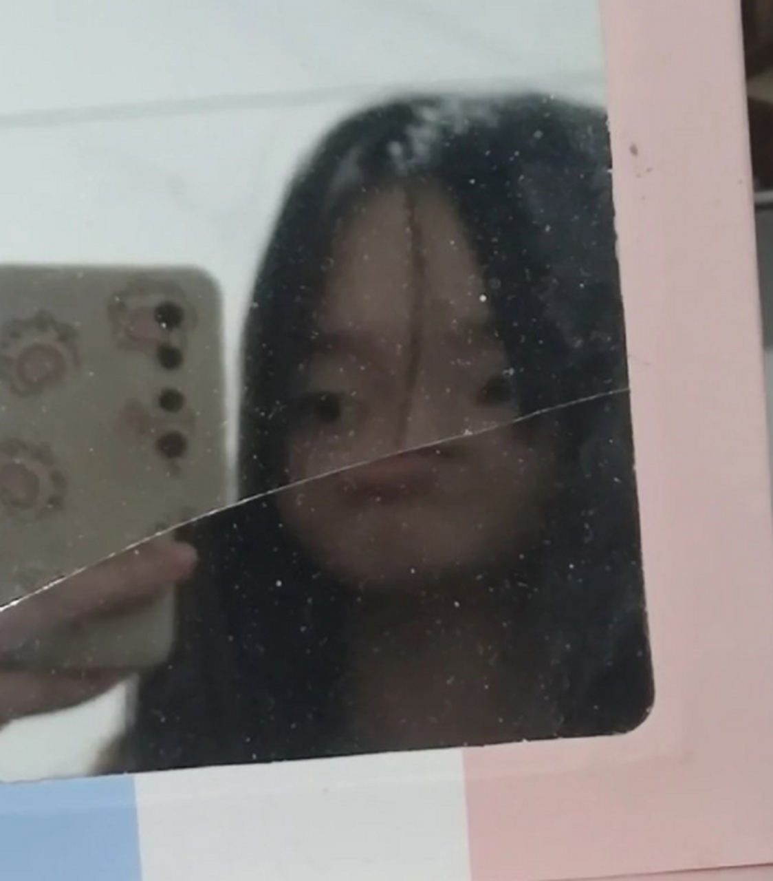 镜子碎了之后就成这样了!