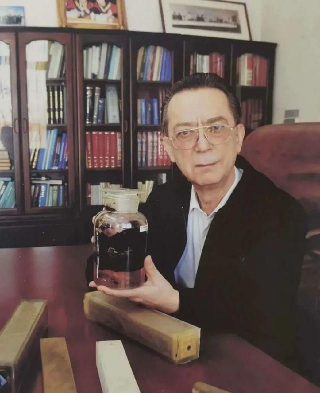 中国石油专家王德民教授.因为长得太帅,被很多女生倒追.