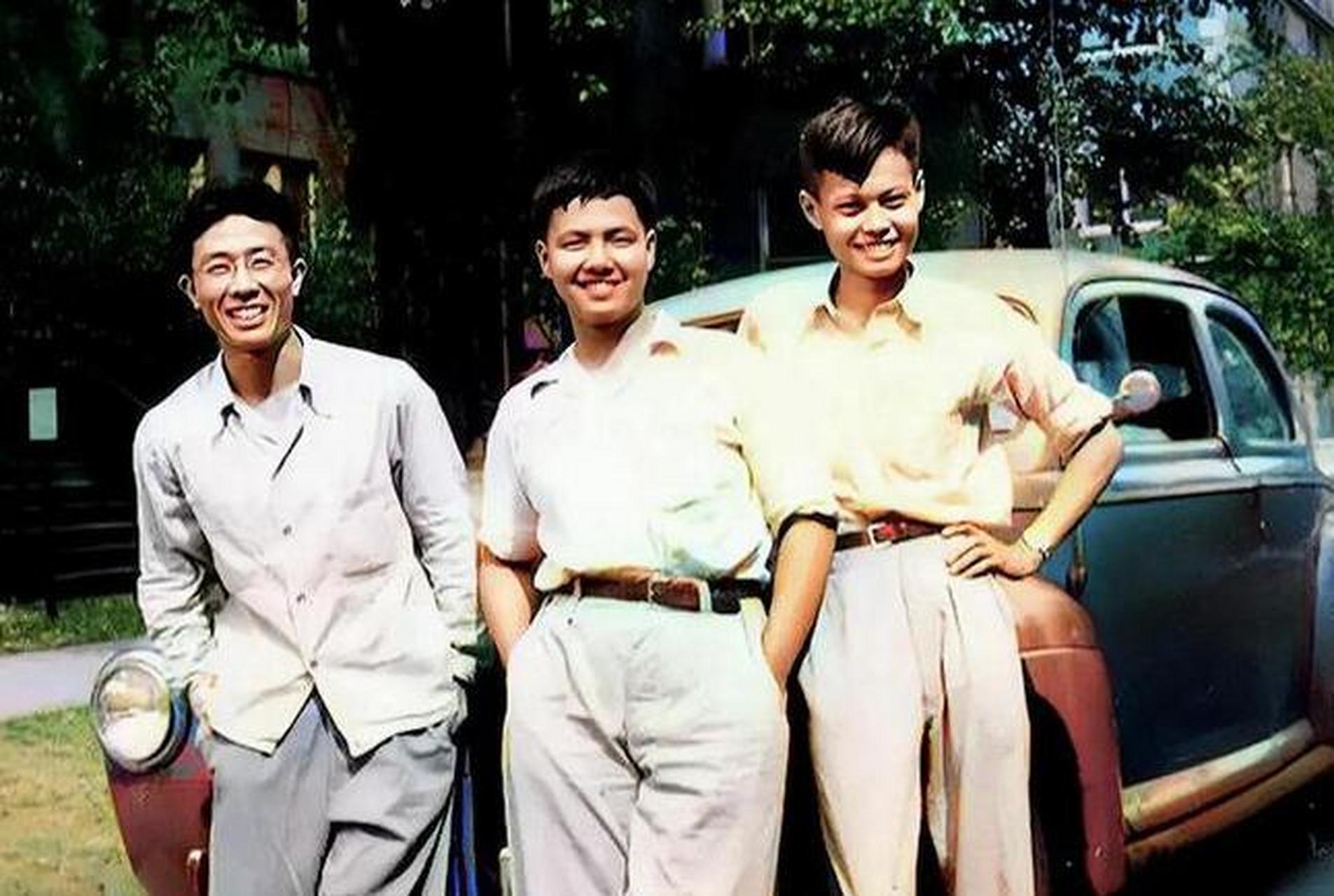 1947年,杨振宁与李政道在美国芝加哥大学合影,展现着青春与活力.