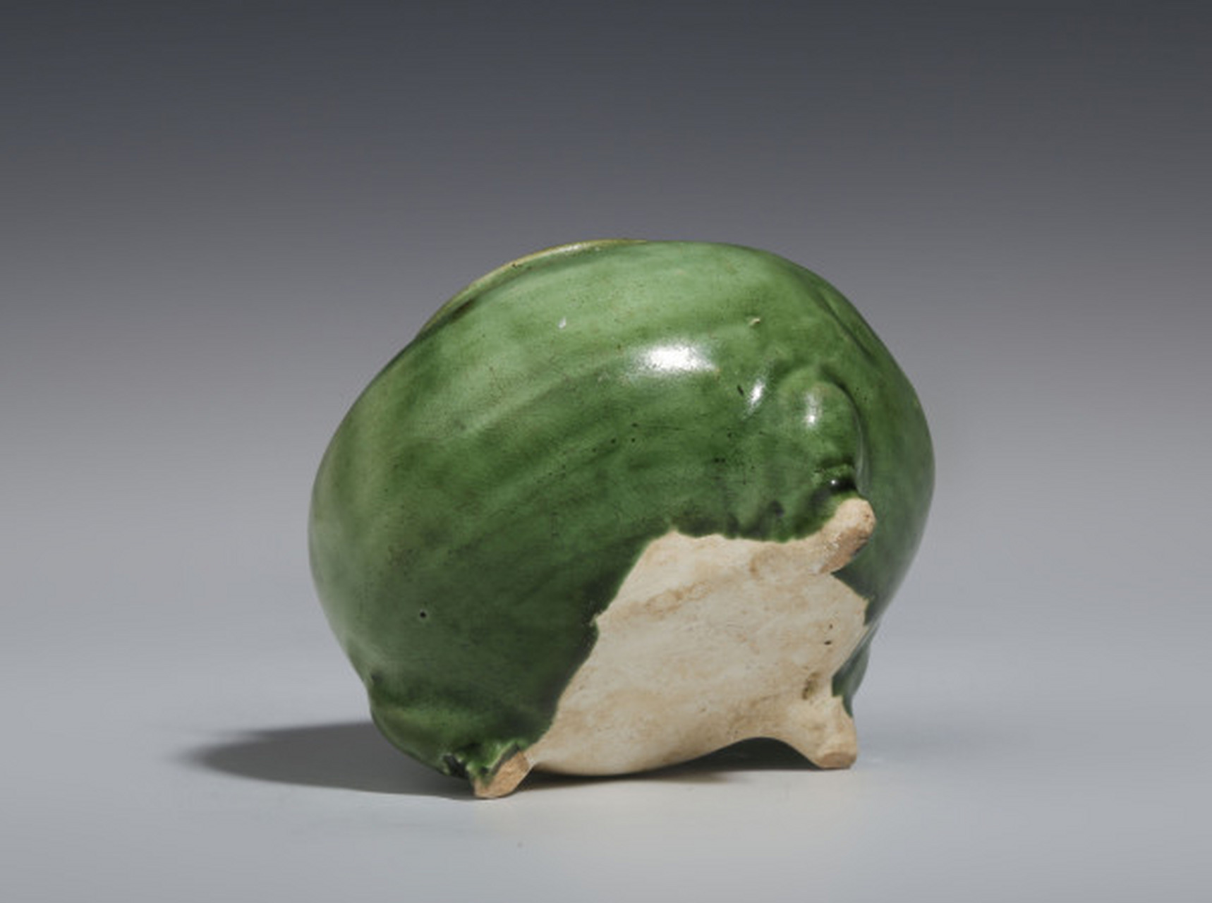 瓷器鉴赏# 91此件唐·巩县窑绿釉三足盖罐,口径3.