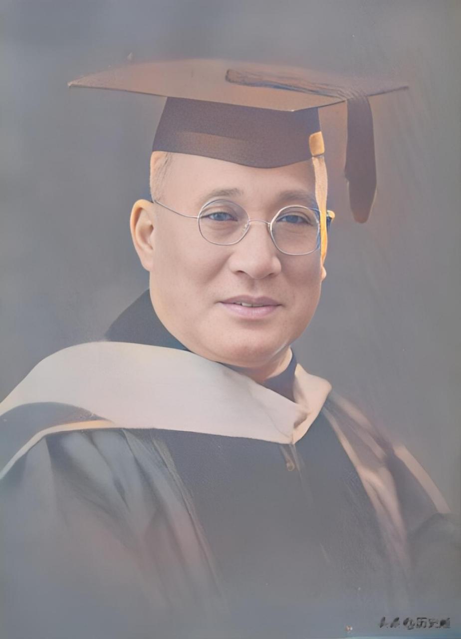 1937年,南开大学的校长张伯苓的幼子,驾机血洒长空.当噩耗传来后,张伯