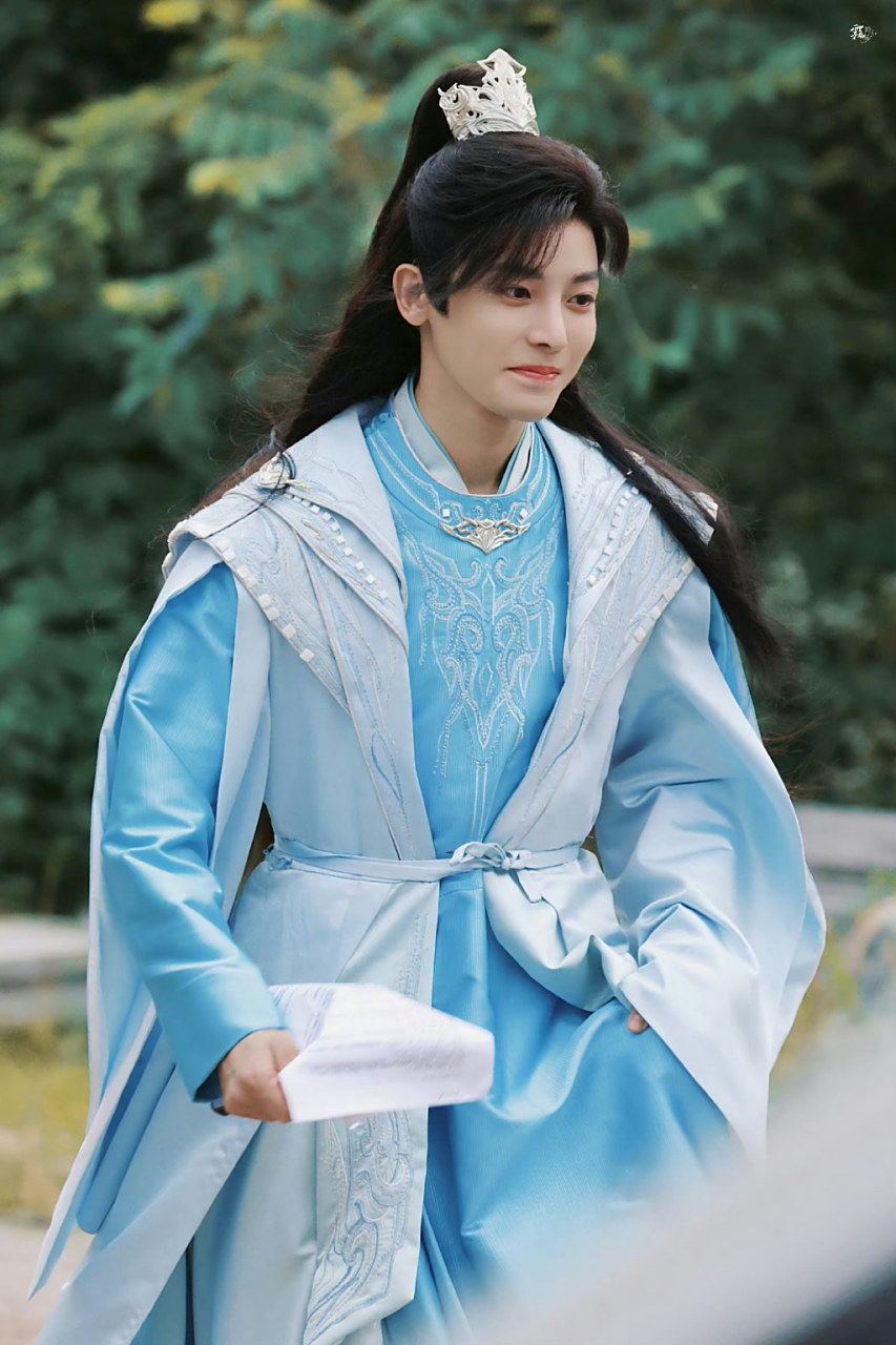 星闻#  侯明昊帅气的古装,是不是你们心目中的男神? #侯明昊