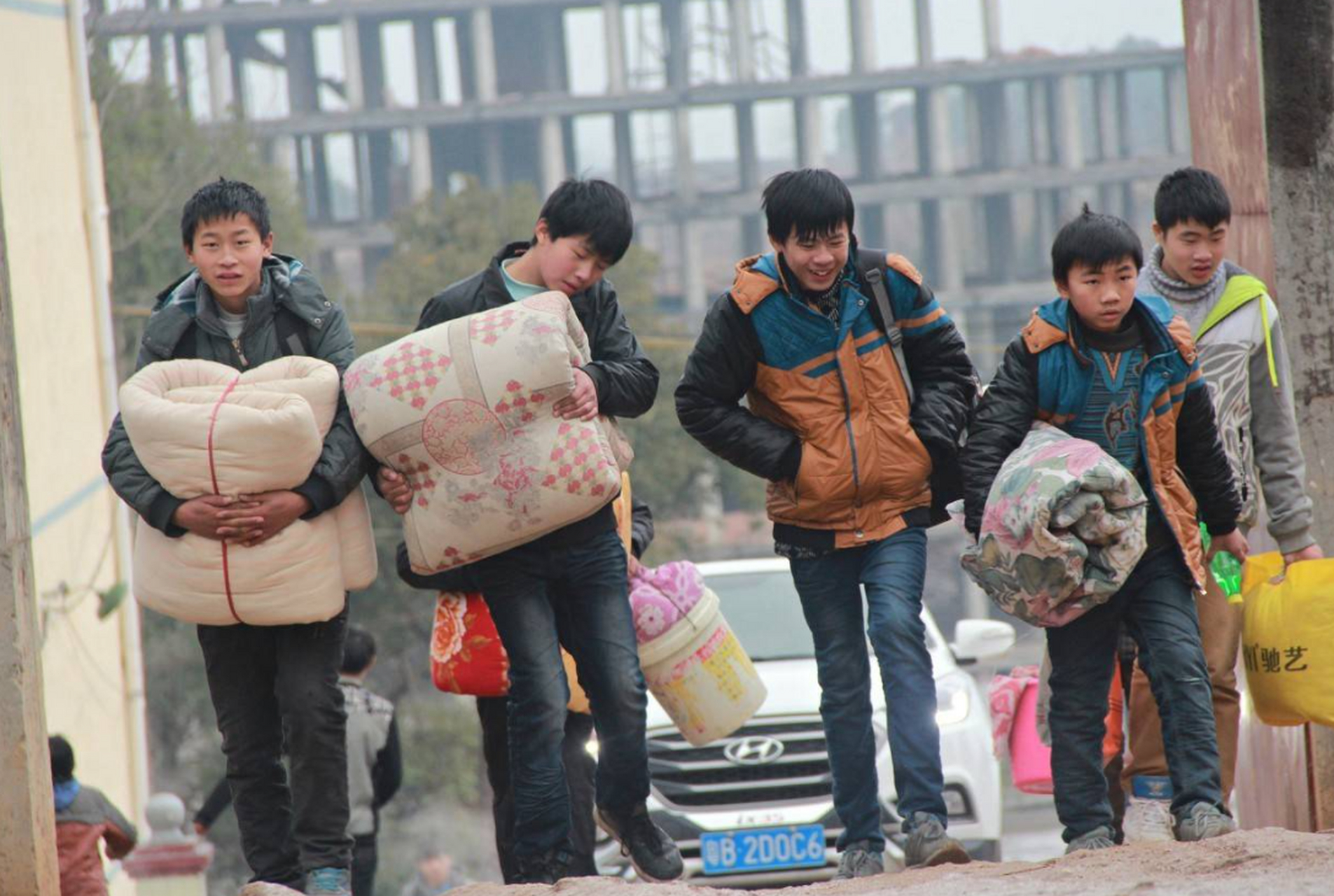 打工感悟:为了生活,你是艰苦创业,还是选择考编上岸,亦或是北漂打工