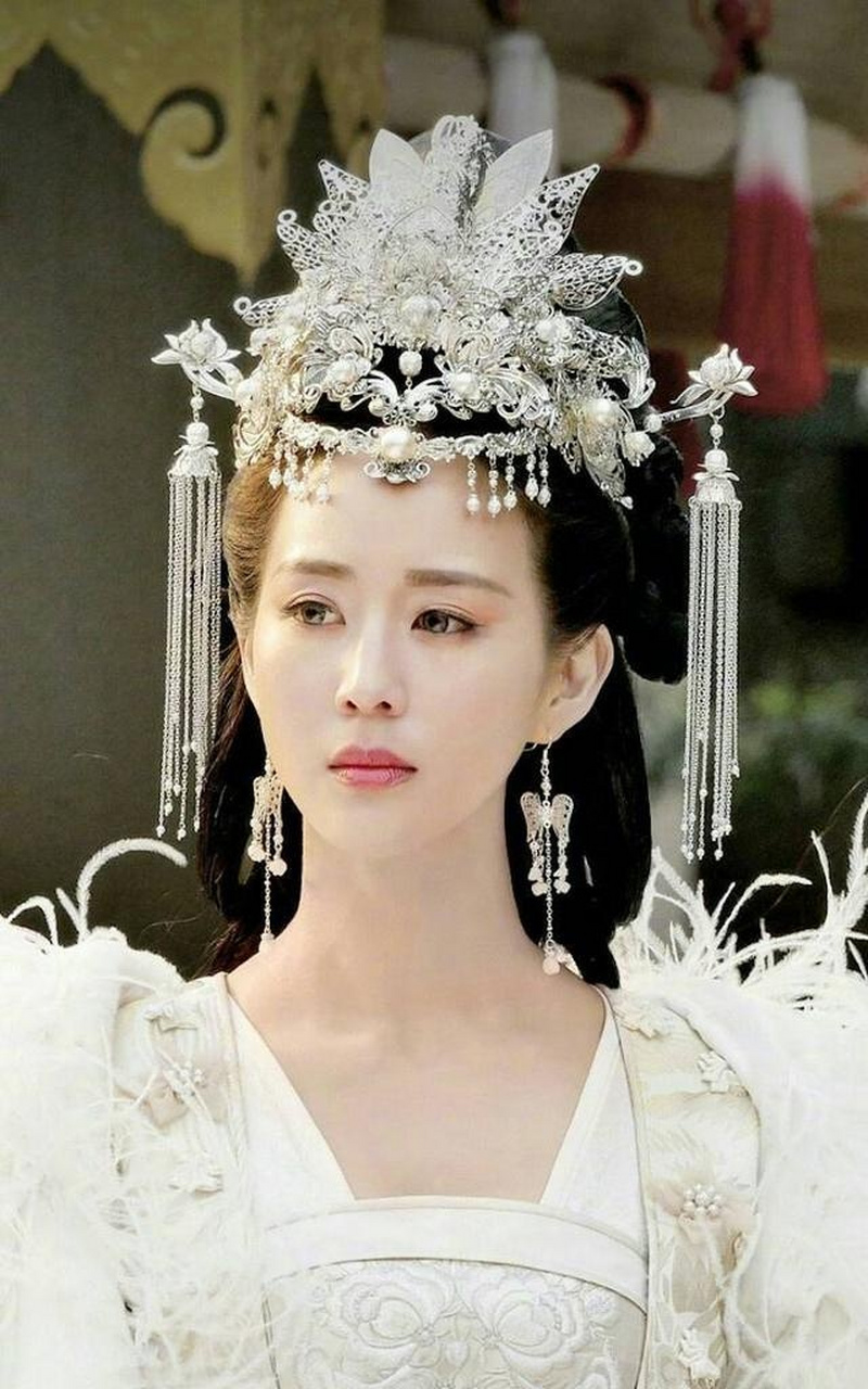 当初《海上牧云记》爆出张钧甯小姐姐饰演的银容时