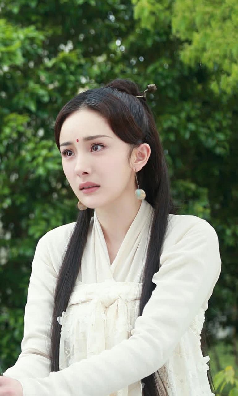 除了战斗力较弱之外,杨幂饰演的白浅并没有什么毛病.