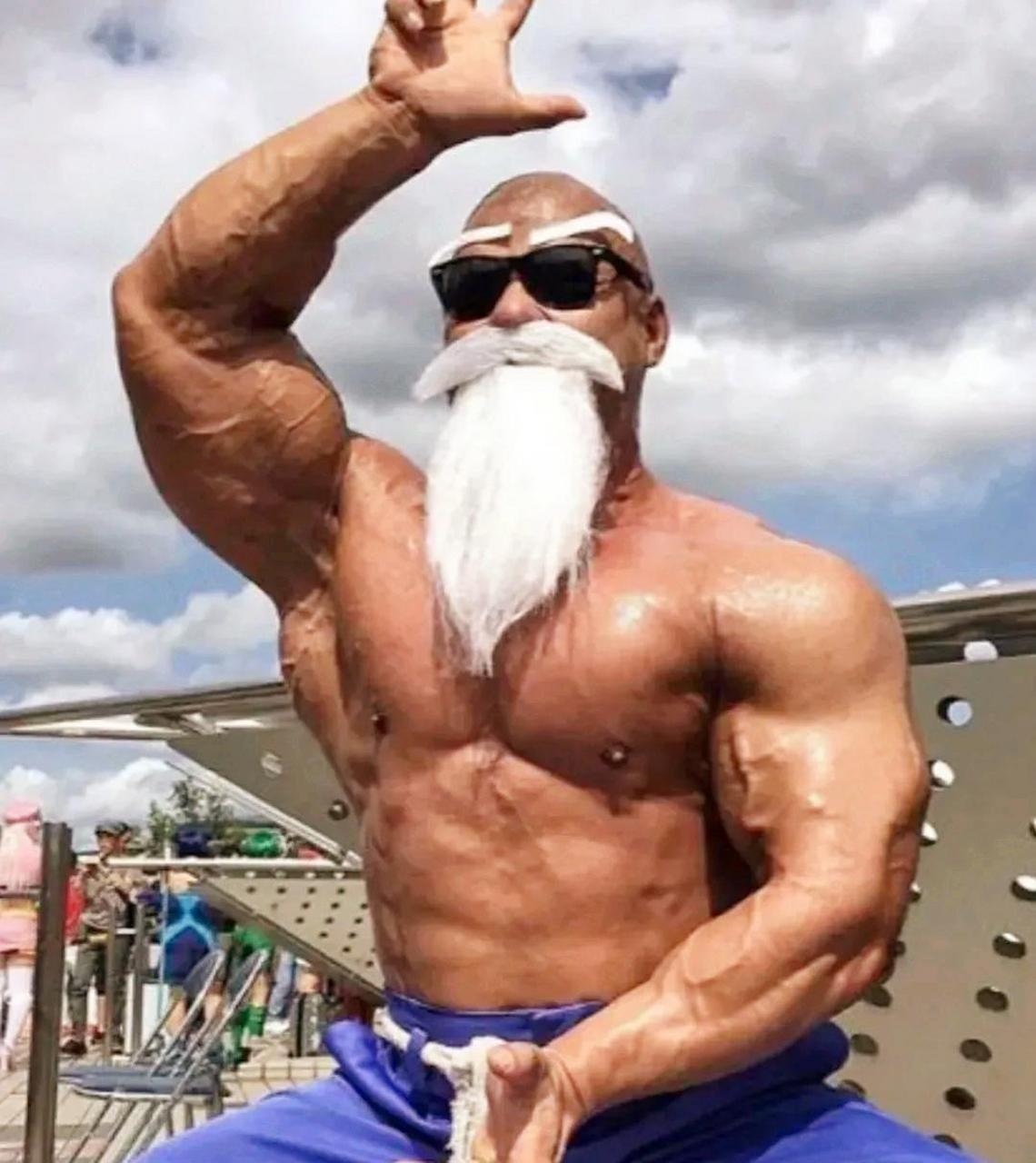 网友:没想到吧,龟仙人肌肉那么发达