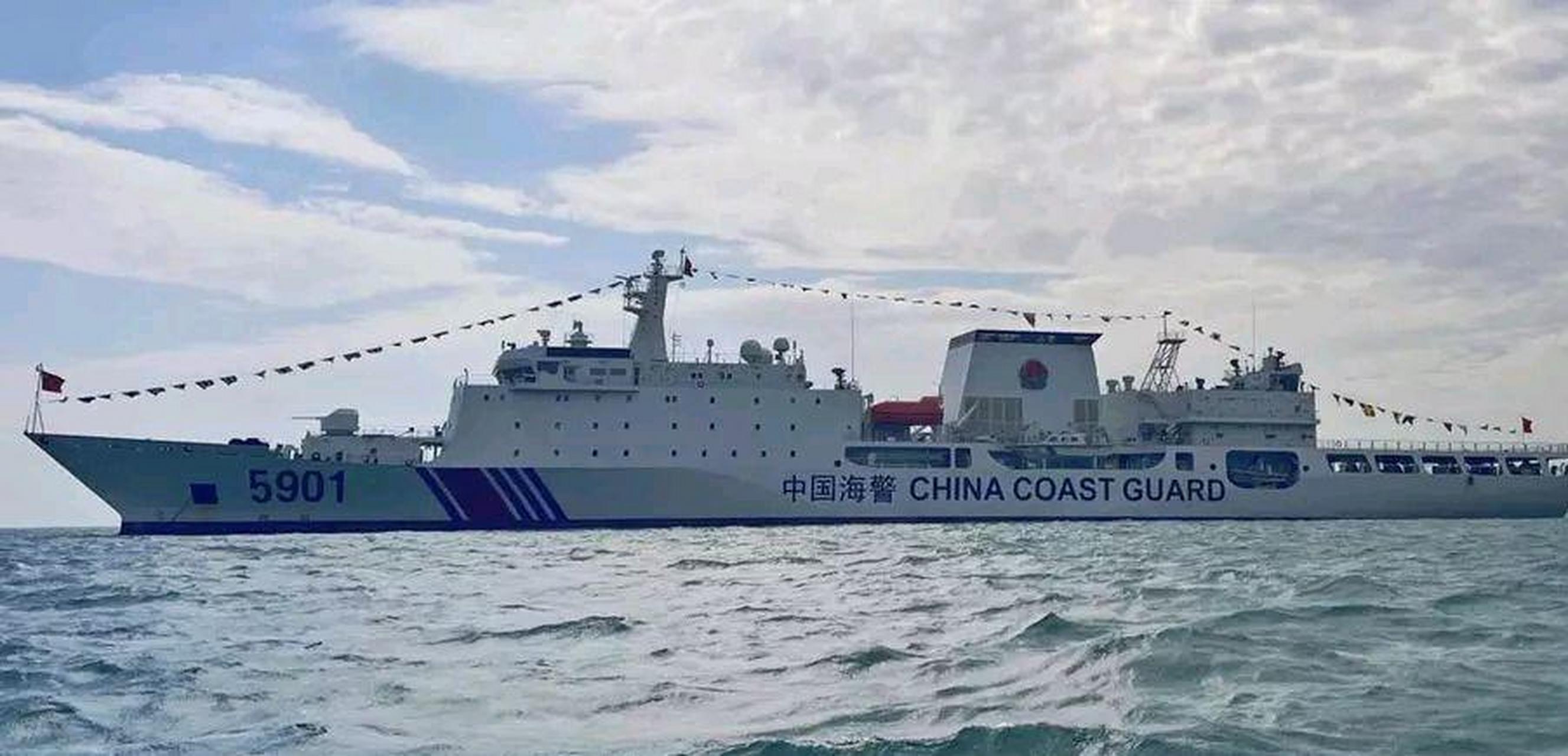 万吨海警船南海巡逻,马来西亚派出"小老乡"跟踪监视!