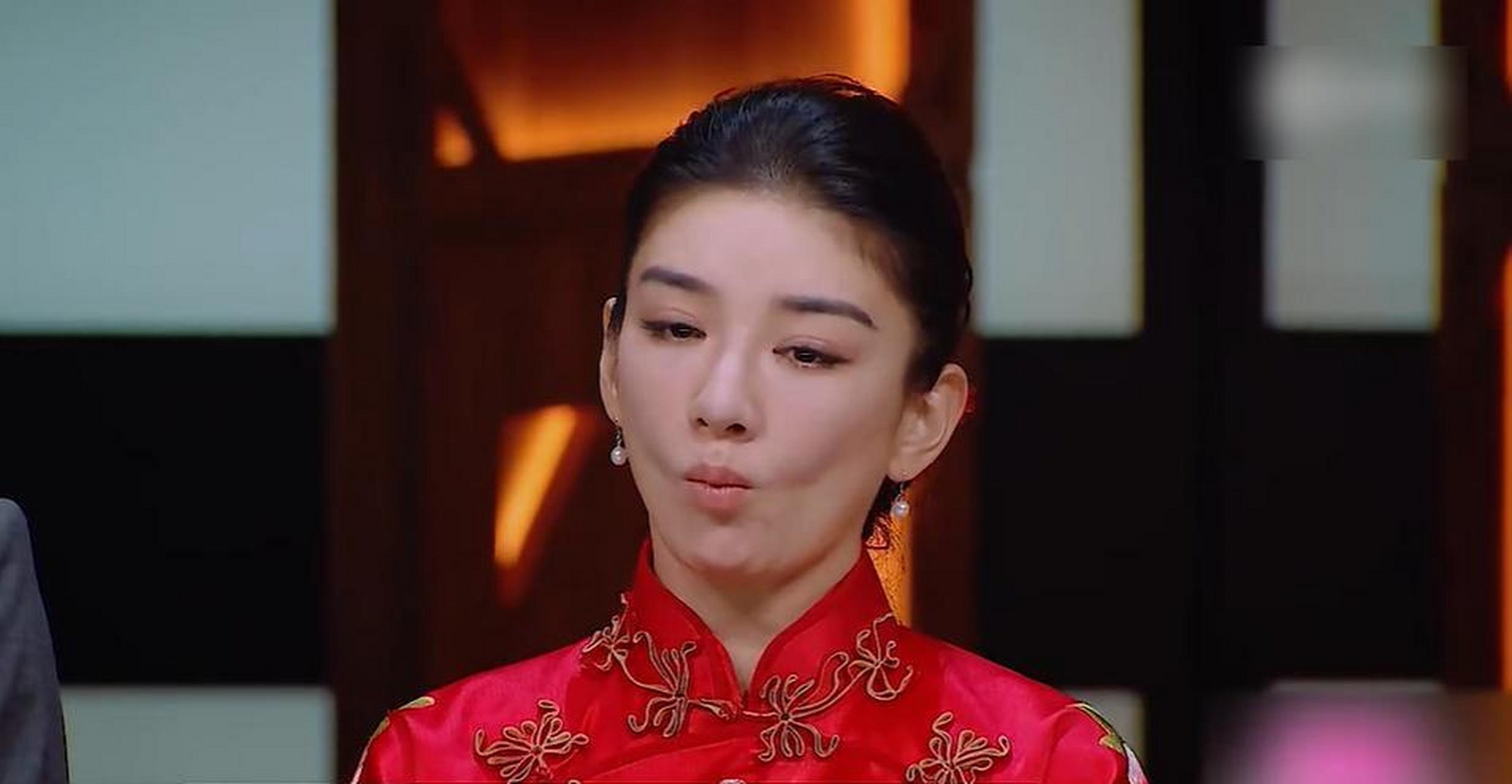 20年过去了,黄奕这个"嘟嘴"的小动作,是一点都没有改啊!