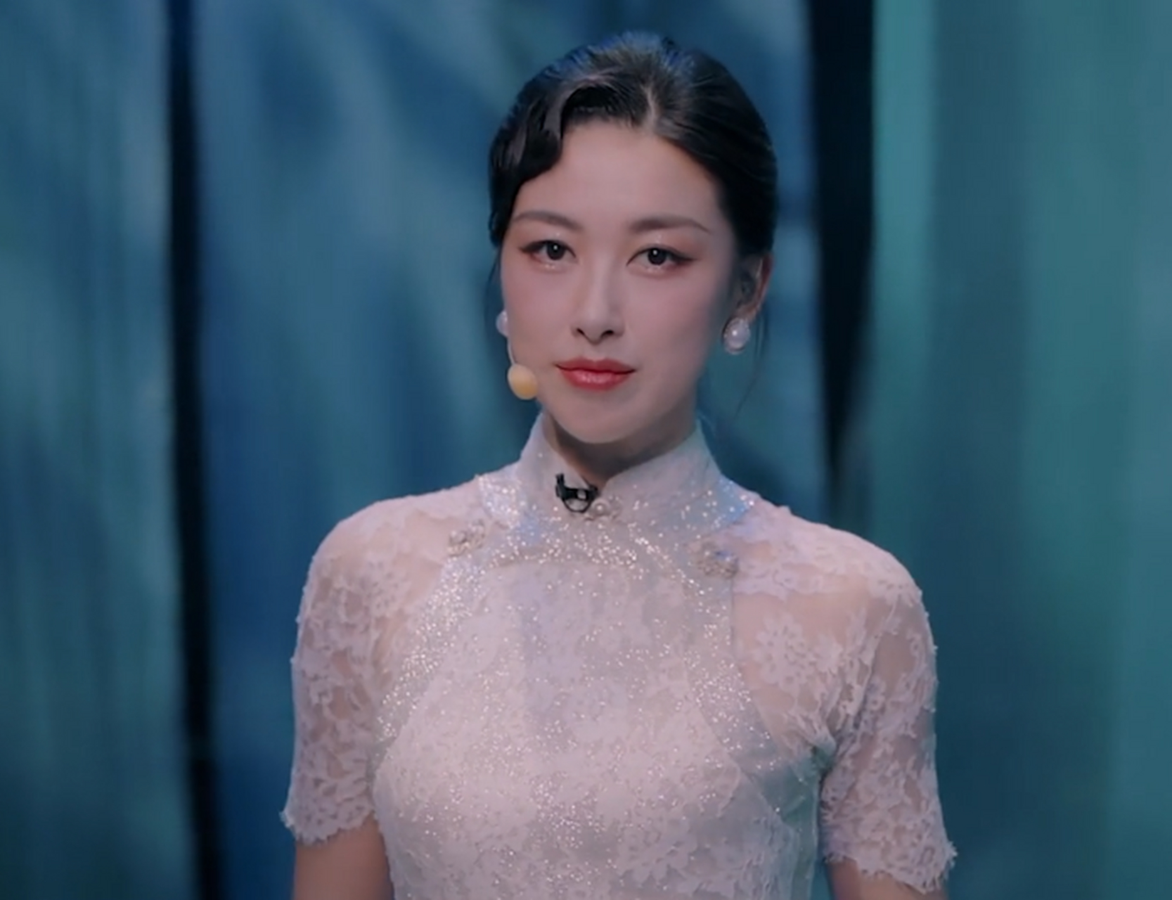 娱乐圈可以用"大青衣"来形容的女演员,有巩俐,徐帆,章子怡,蒋雯丽