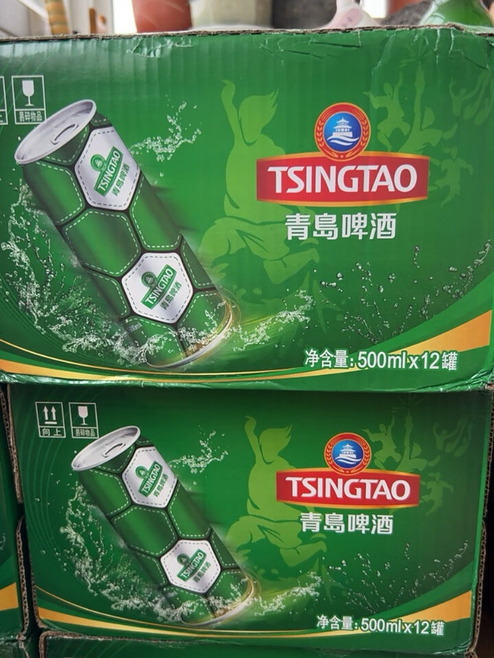 青岛啤酒足球罐啤酒,quan全拍2件15890,共到手4箱48听,还送大白鲨