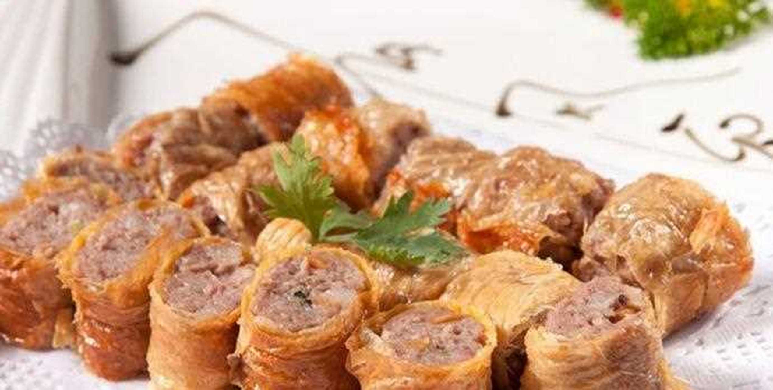 五香卷在福建各地均有,但最为出名的,还是漳州龙海的石码五香.