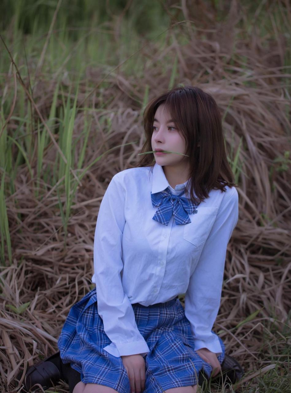 大眼睛漂亮女孩的户外jk制服写真 #娱乐
