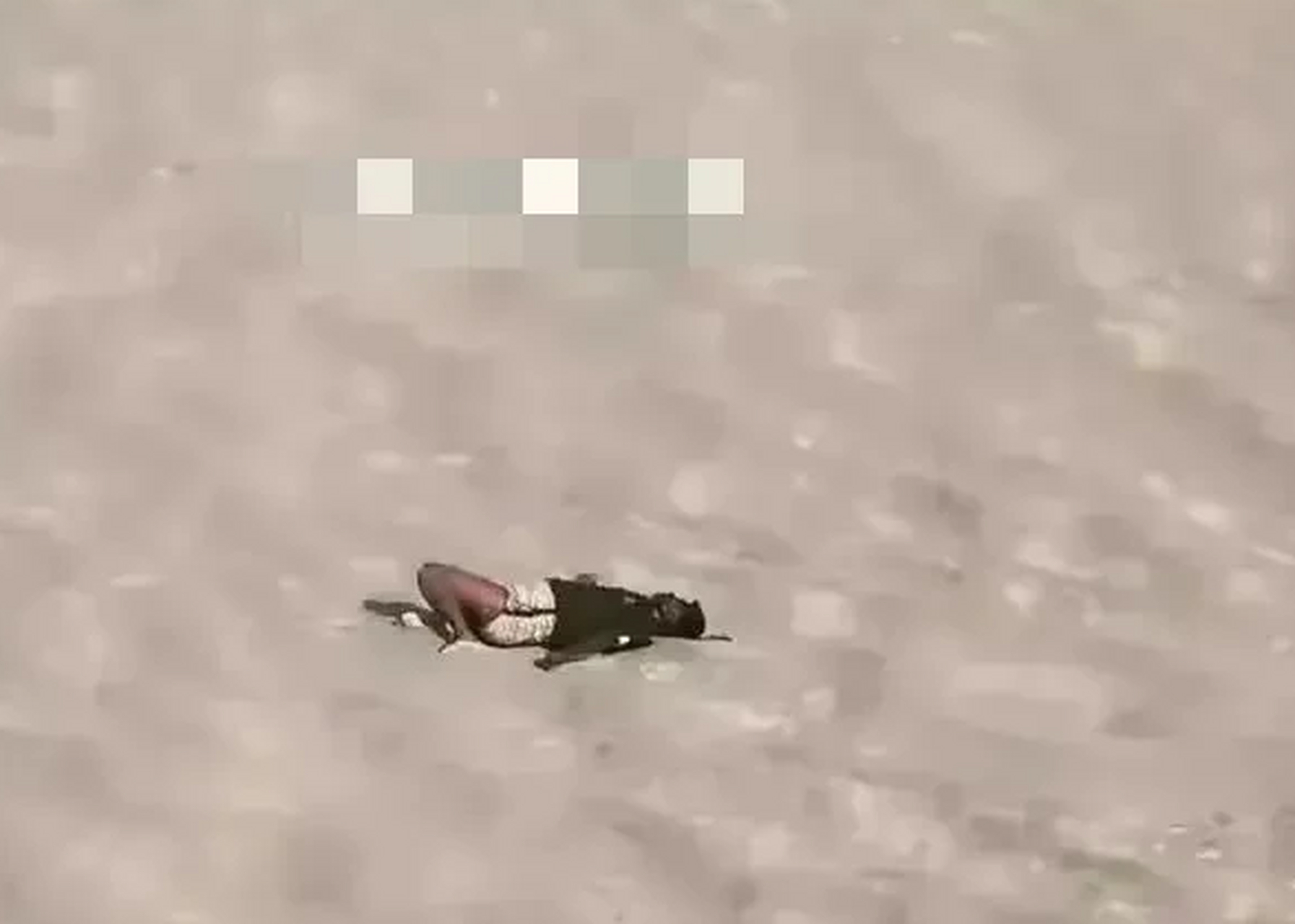 远远望去,女孩的尸体都被碳化了,浑身很黑,实在是太可怕了,据说这个