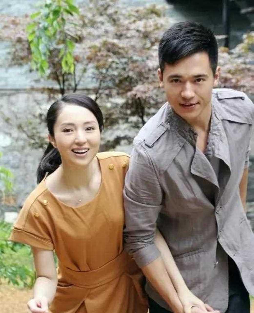 这张照片,是董璇与前夫高云翔的合照!