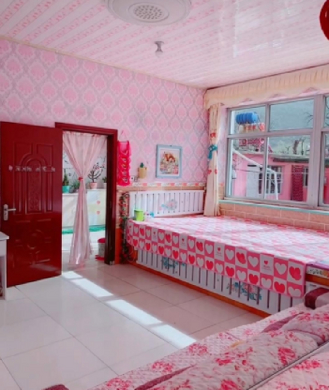 这屋子收拾的又干净又漂亮,以后我也要把村里的房间弄成这样!