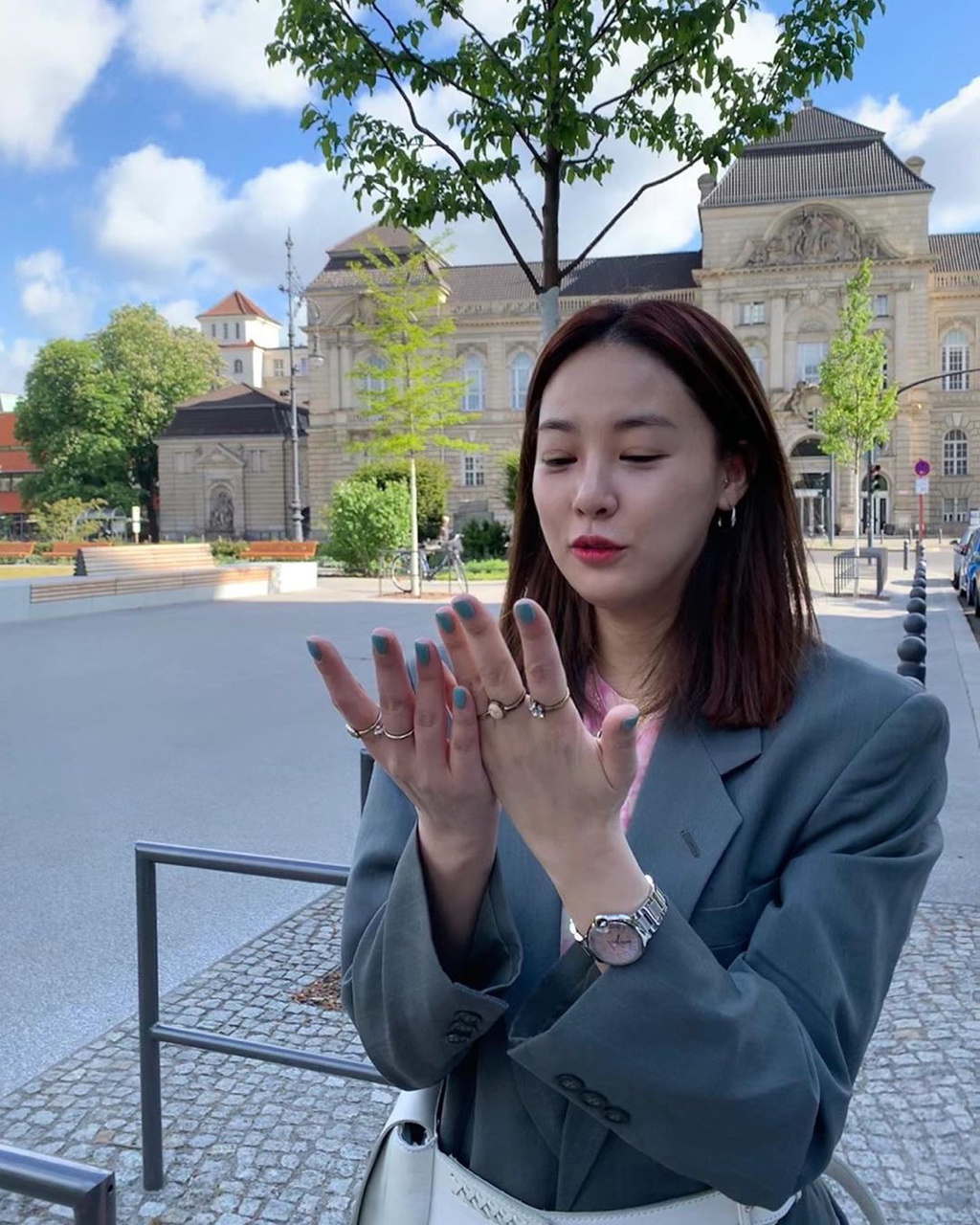 李珠妍私服穿搭look 欧尼的日常就是到处旅行拍照 珠妍是真的很喜欢穿