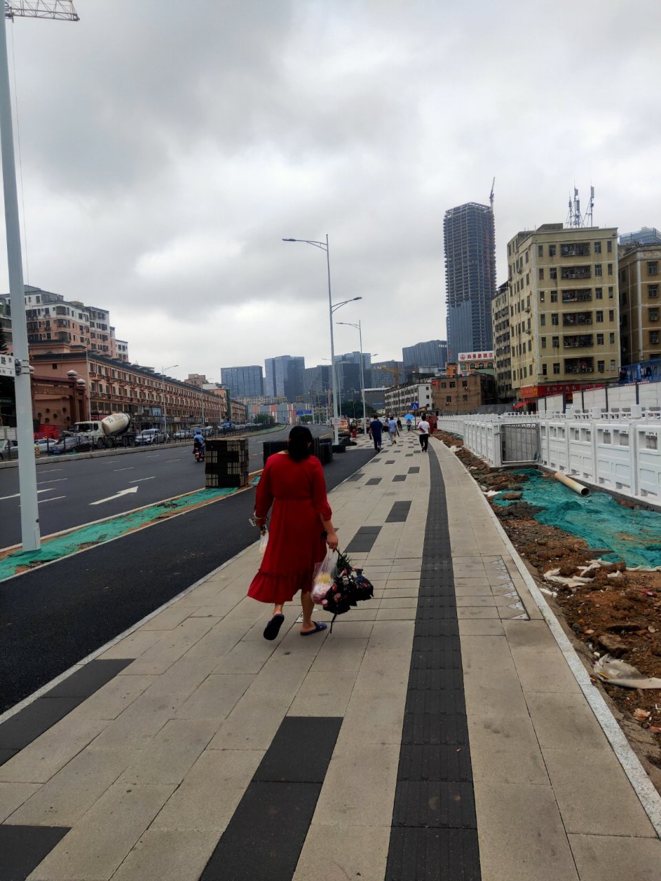 深圳雪象这边的变化真的超乎人们的想象,雪象医院已经被拆了,道路也