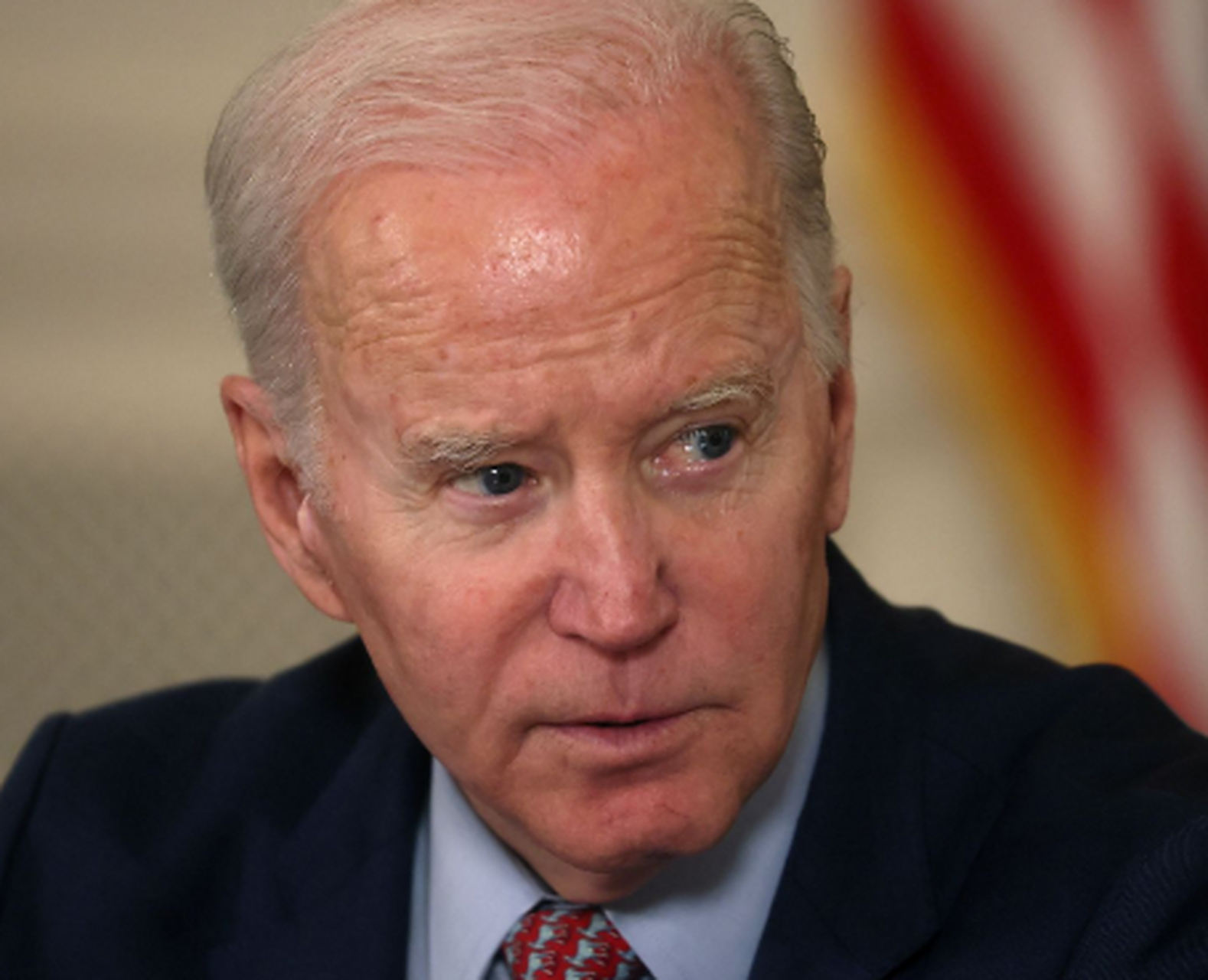 美派高层访华,拜登想给北京打电话,台海刚对峙,中美风向又变?