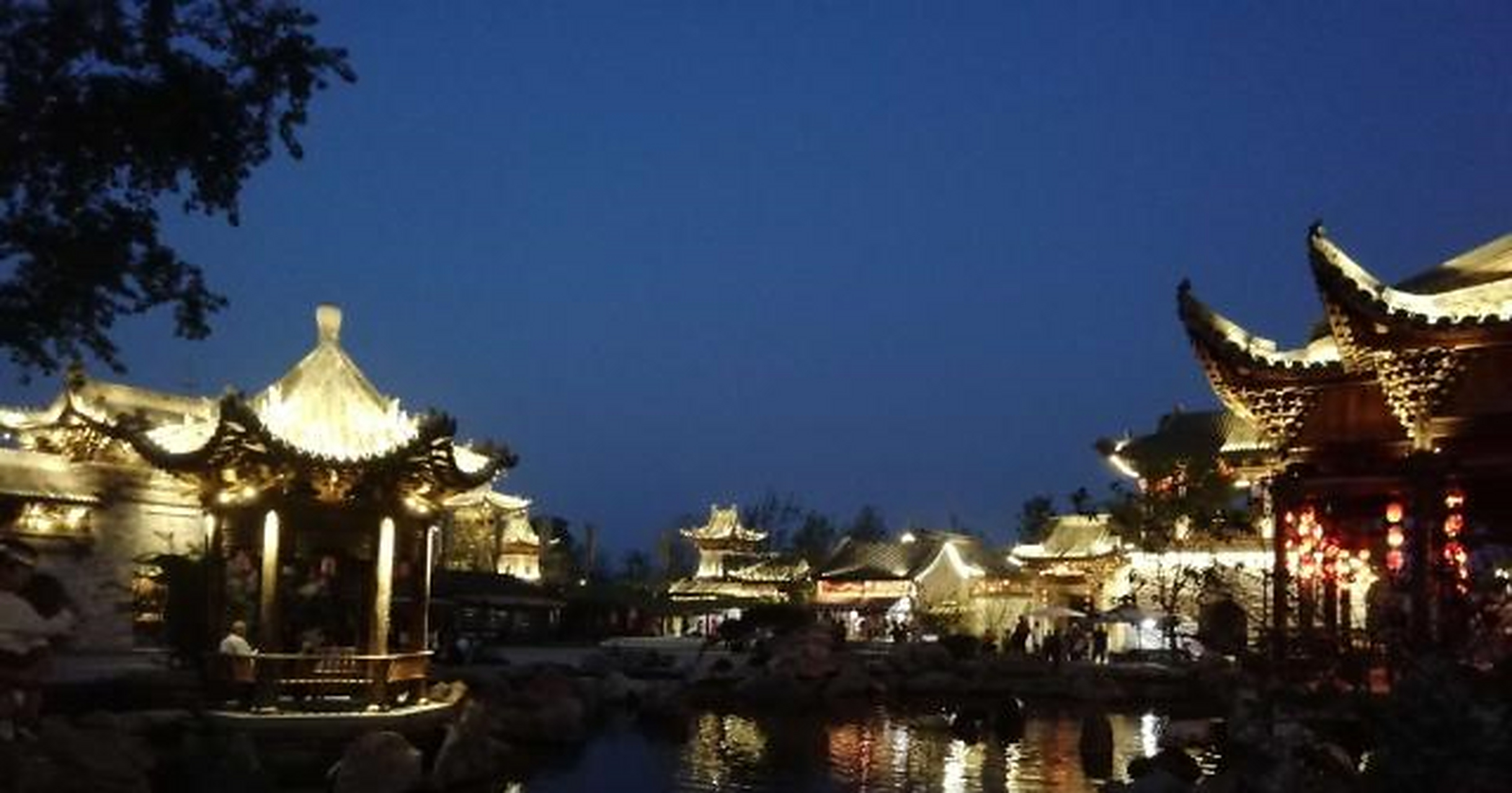 国庆前走进《河南建业足球小镇》[骷髅]