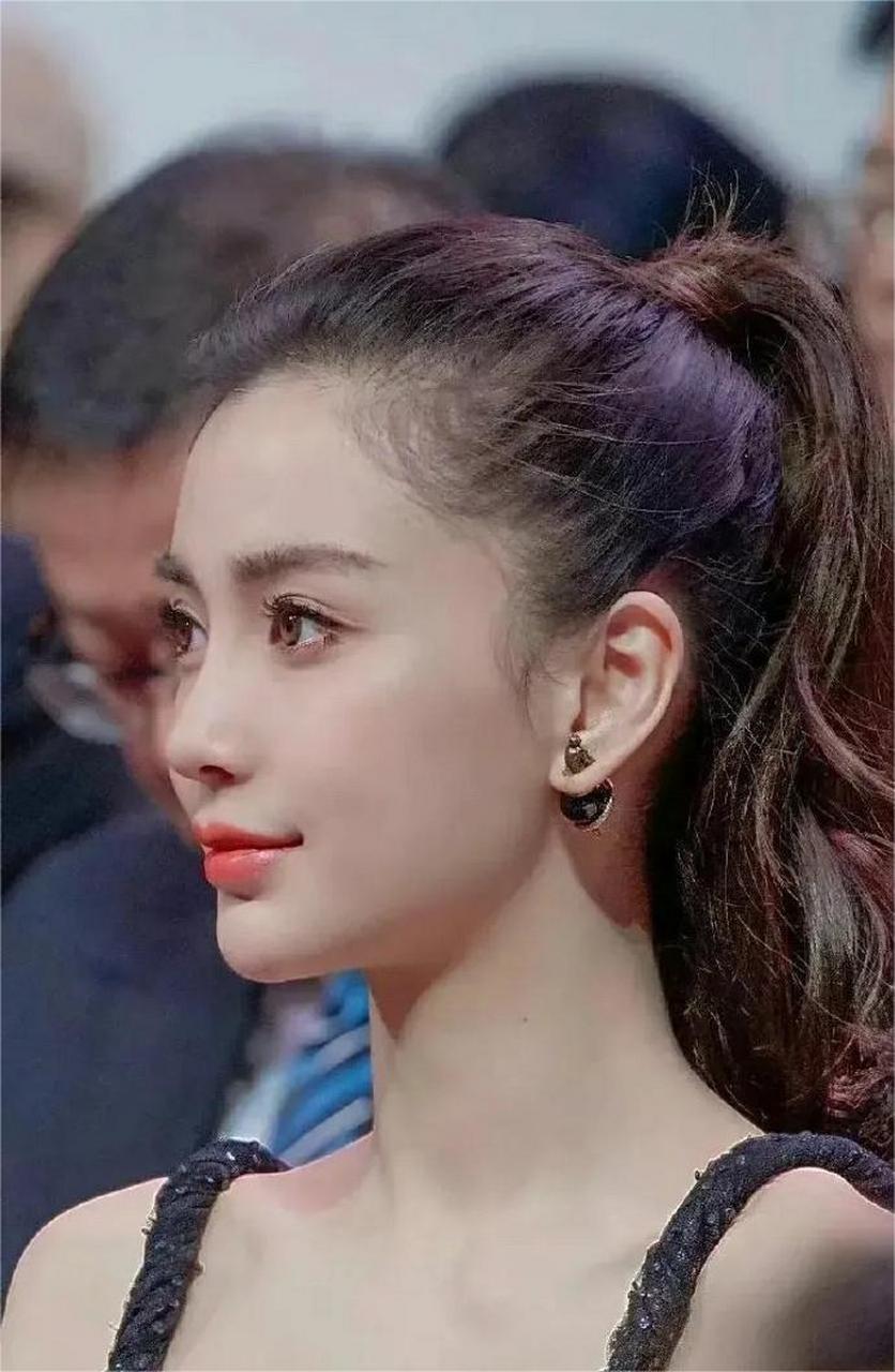 欧阳娜娜,总有一种野性的美,这就是反差吧