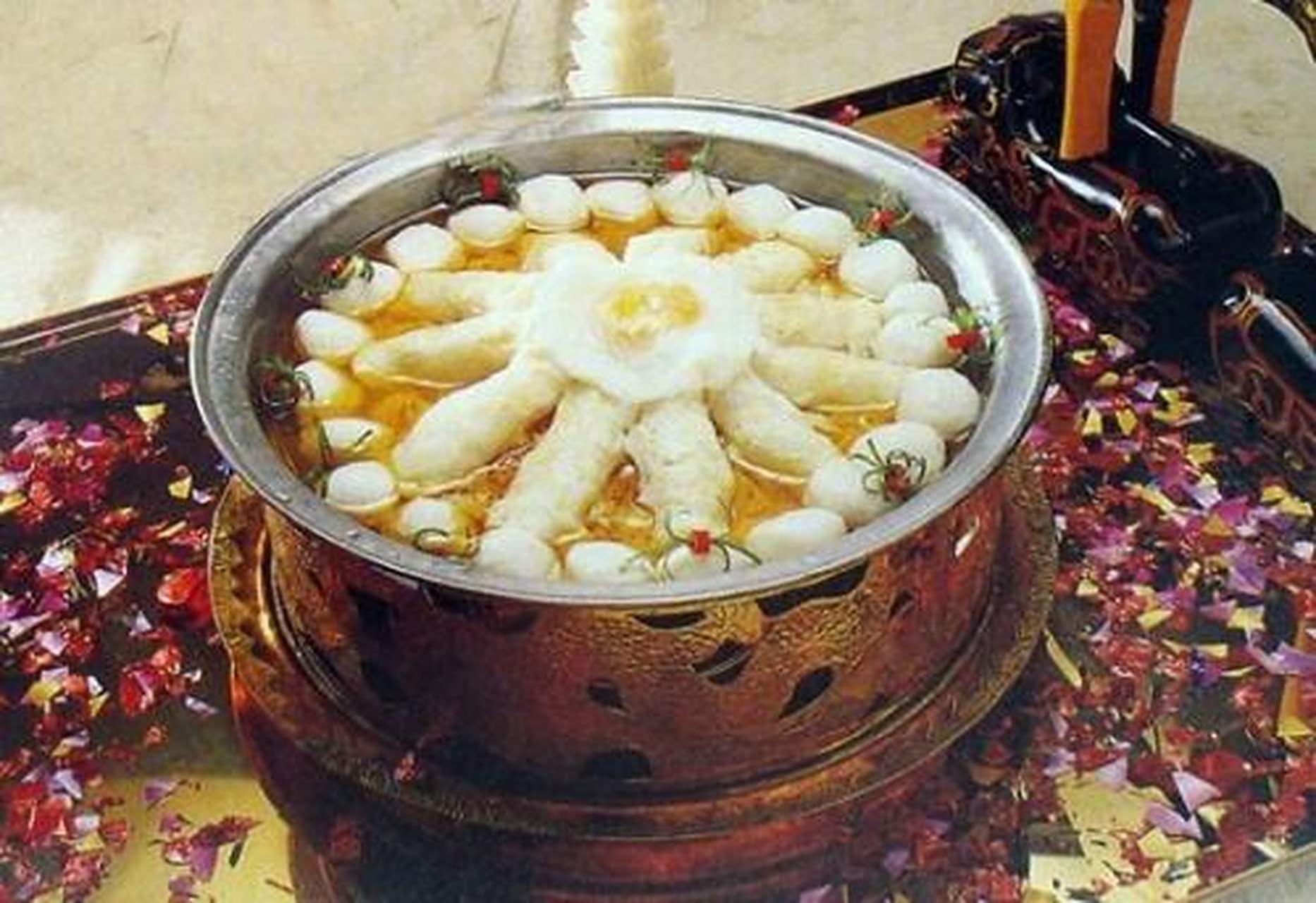 笔架鱼肚,湖北省石首市特产,这道美食食用大鱼的鱼泡制作而成,其特点