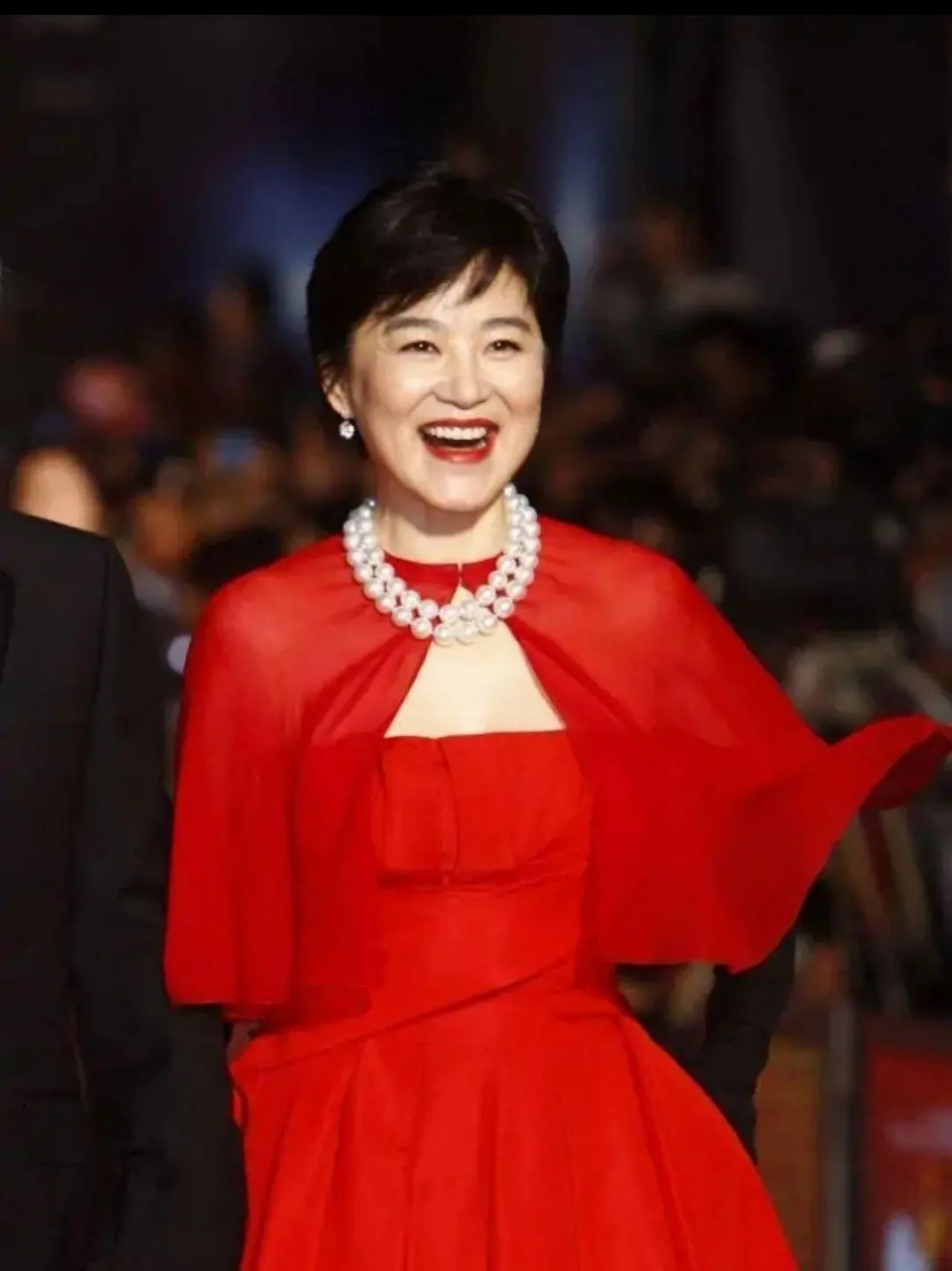 林青霞还是这么有韵味,红毯图不p一下就直接放出来,真实状态一目了然